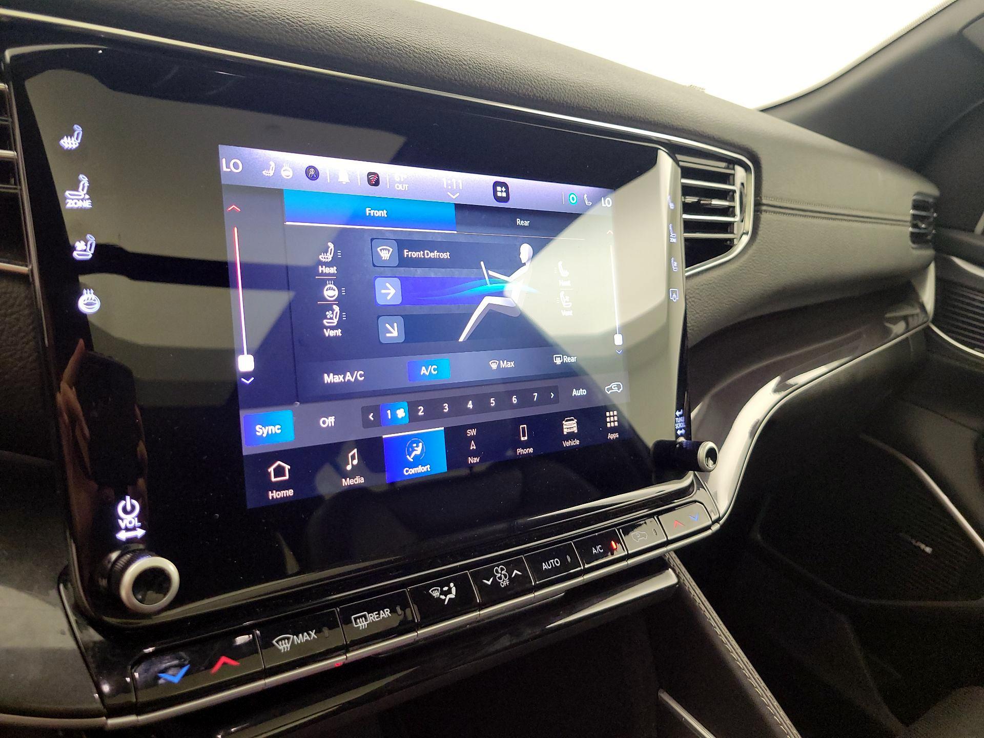 Thumbnail: 2023 Jeep Wagoneer - 17