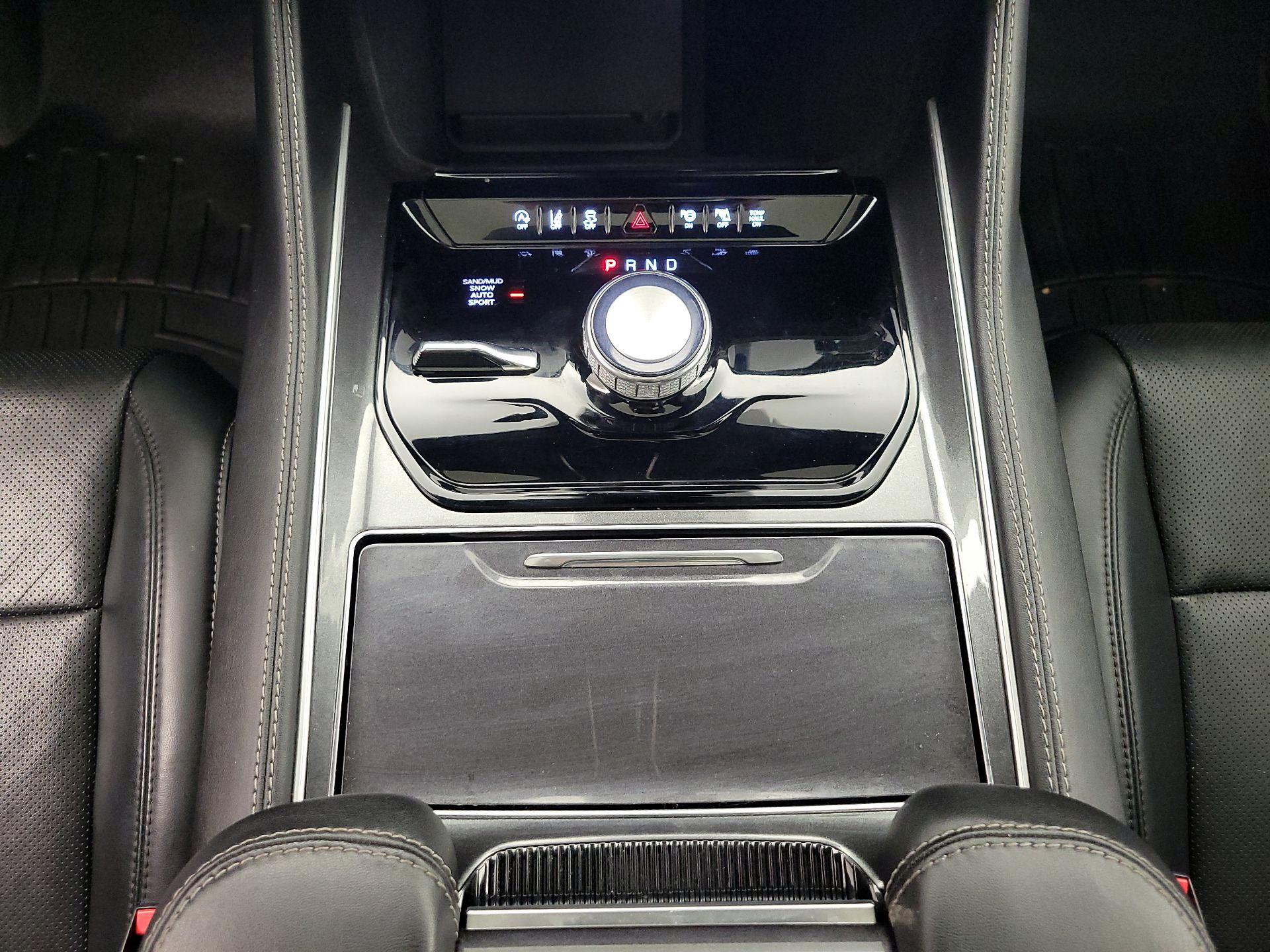 Thumbnail: 2023 Jeep Wagoneer - 18