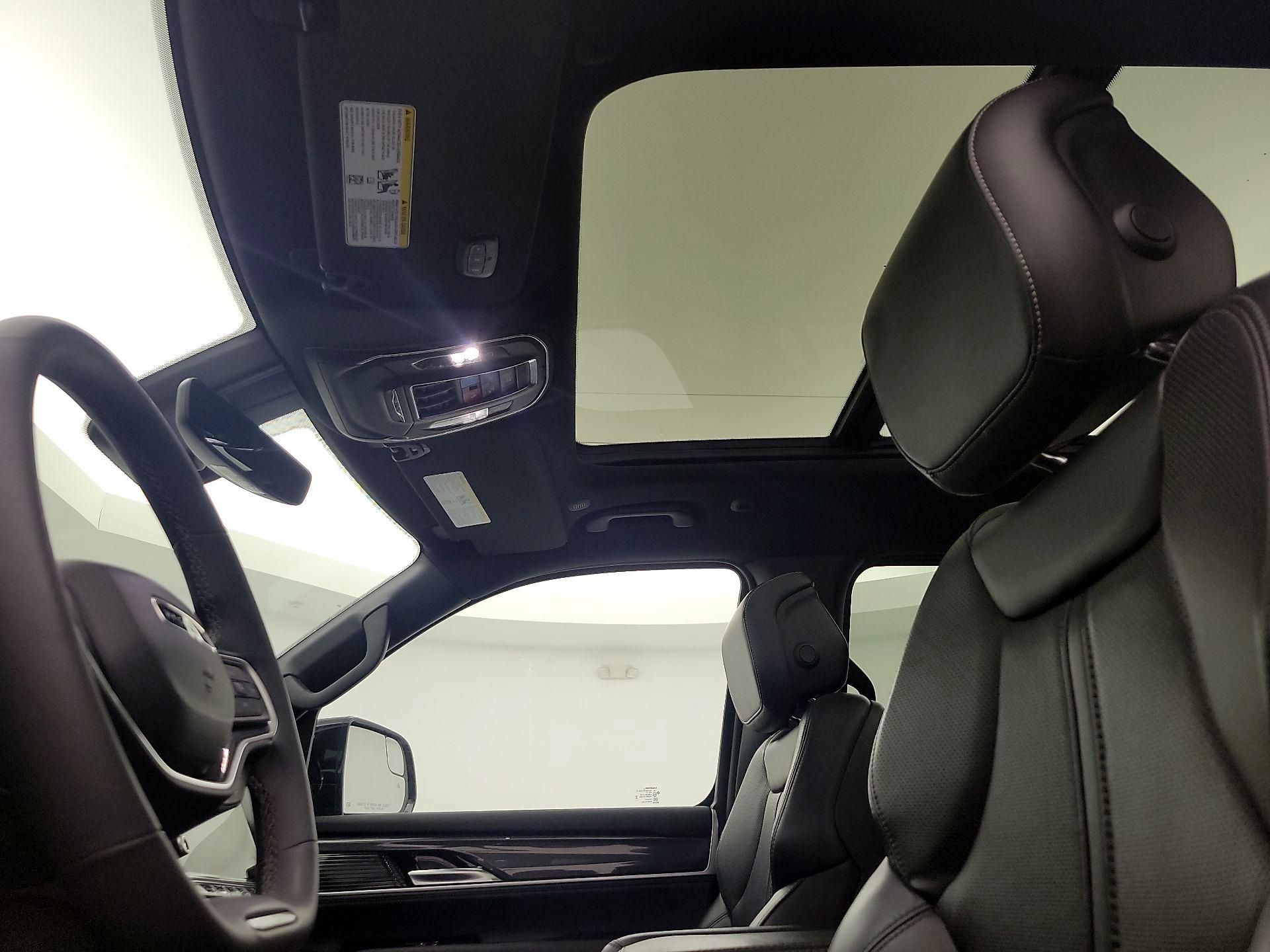 Thumbnail: 2023 Jeep Wagoneer - 20