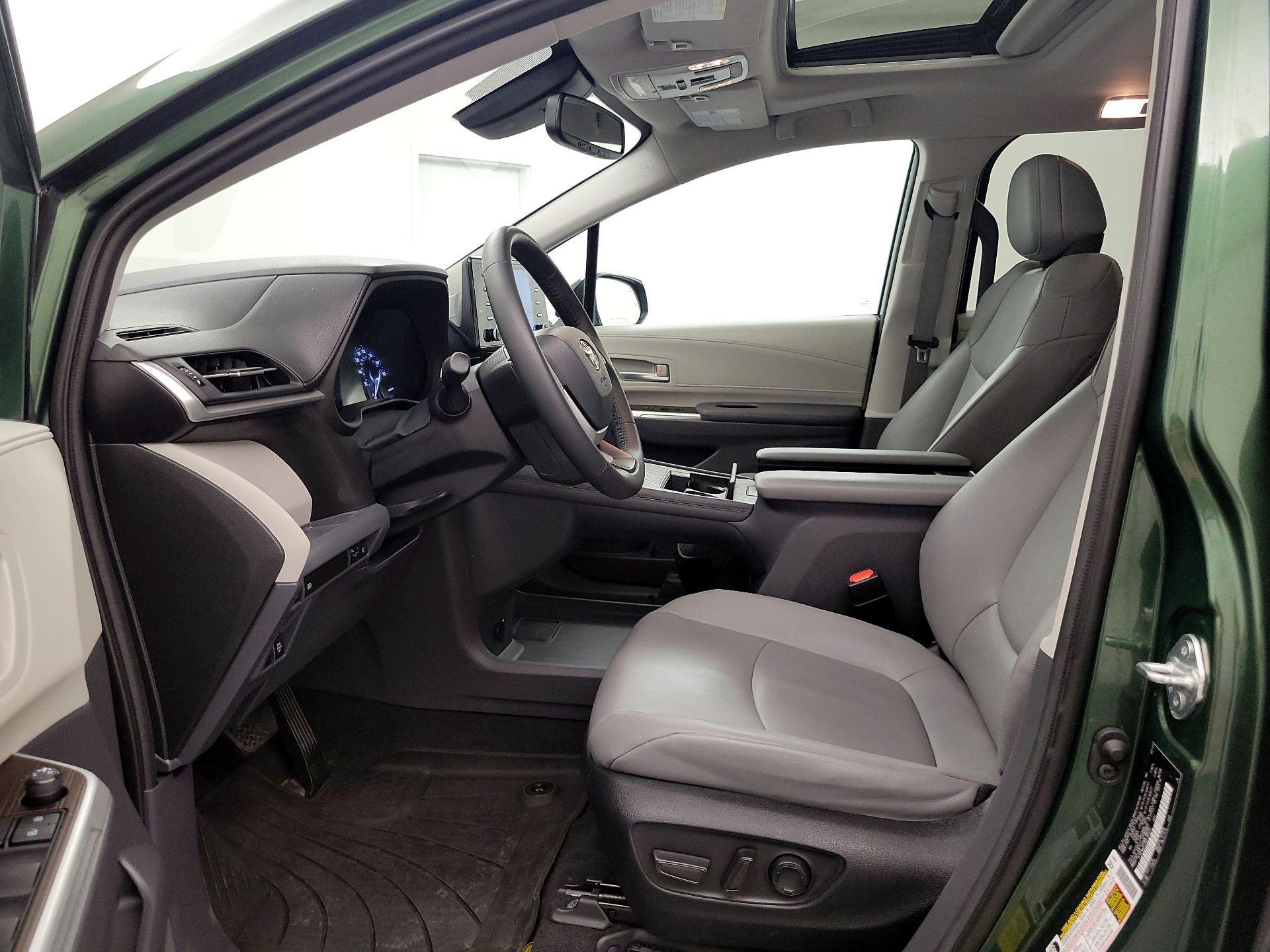 Thumbnail: 2022 Toyota Sienna - 11