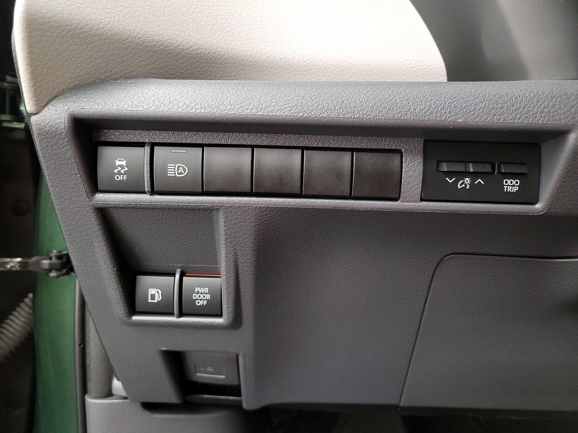 Thumbnail: 2022 Toyota Sienna - 13