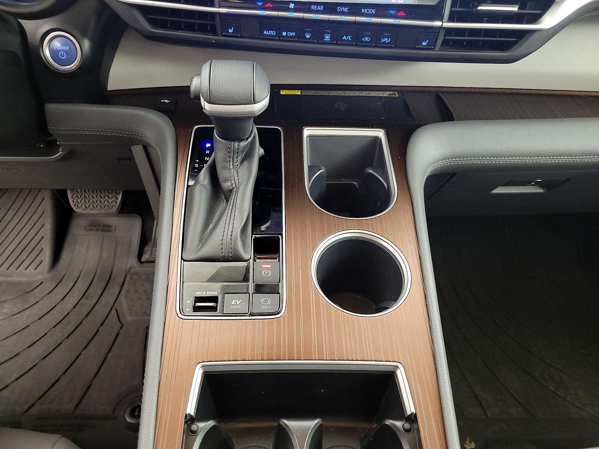 Thumbnail: 2022 Toyota Sienna - 18