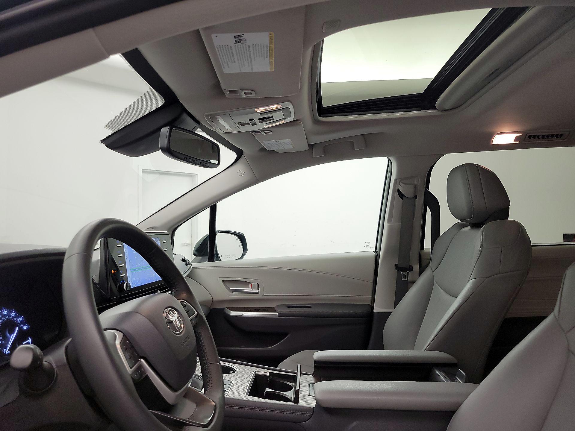 Thumbnail: 2022 Toyota Sienna - 20