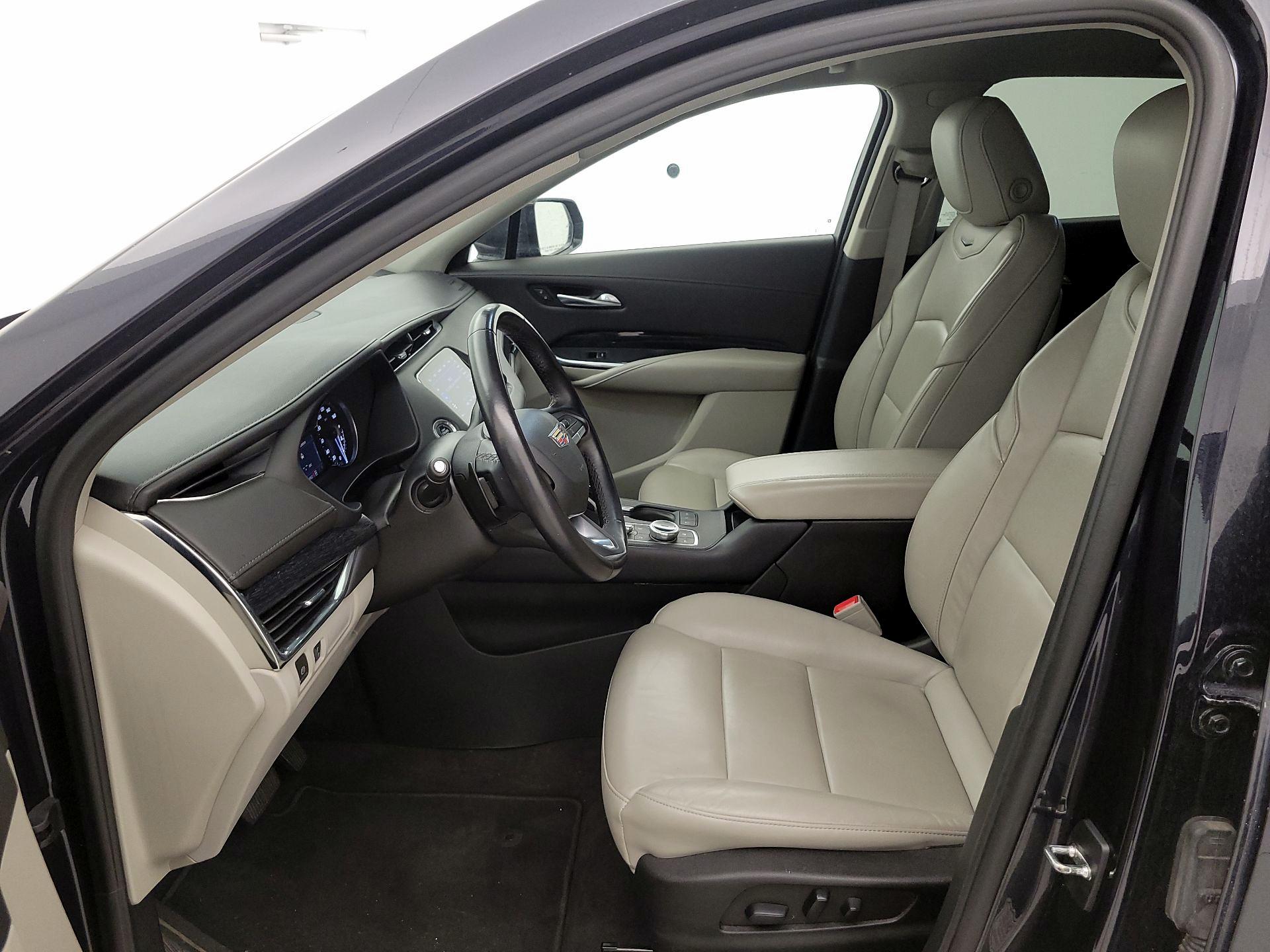 Thumbnail: 2023 Cadillac XT4 - 11