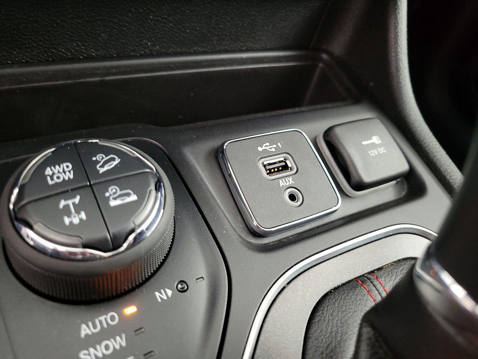 Thumbnail: 2022 Jeep Cherokee - 18