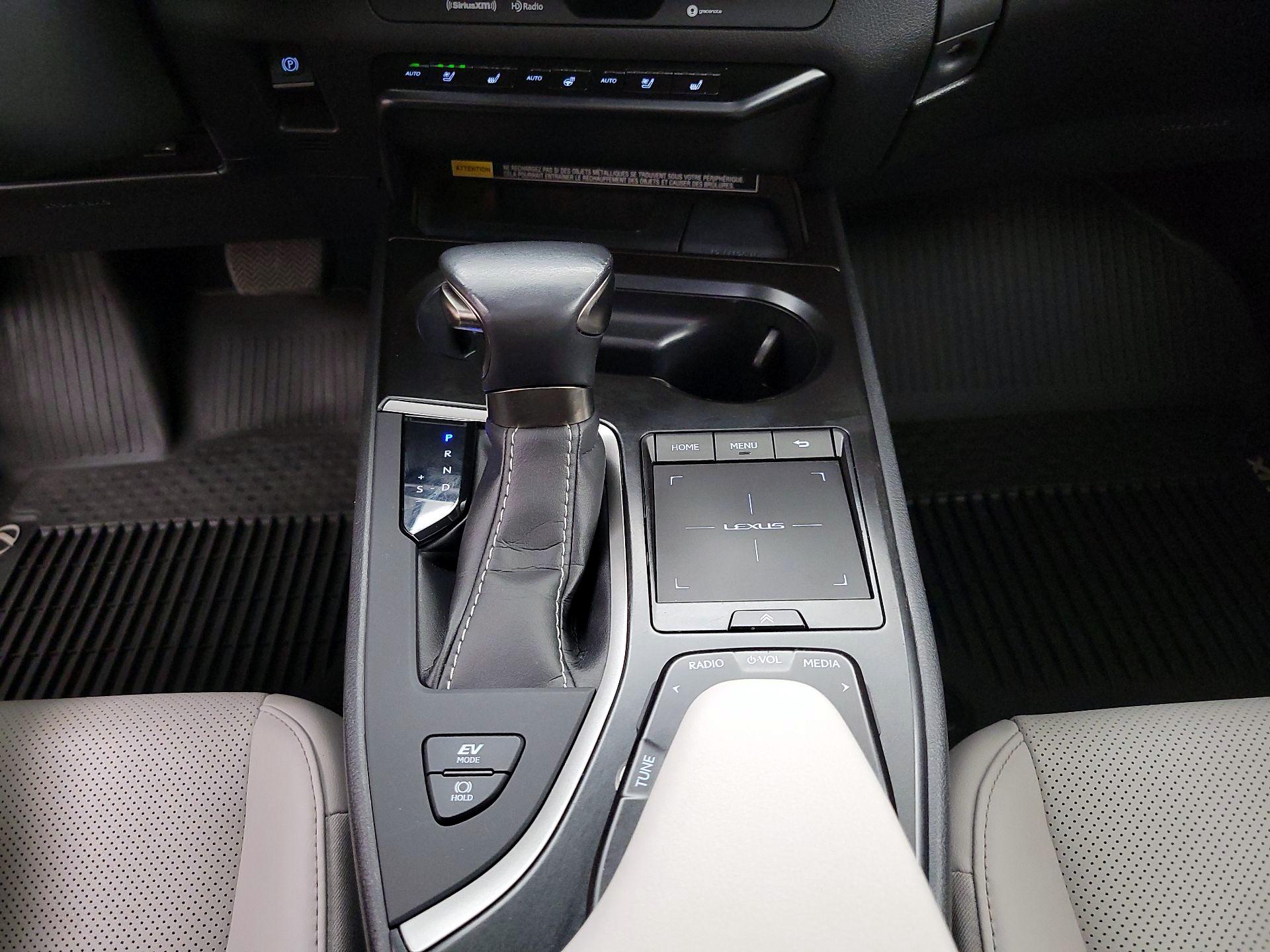 Thumbnail: 2021 Lexus UX - 17