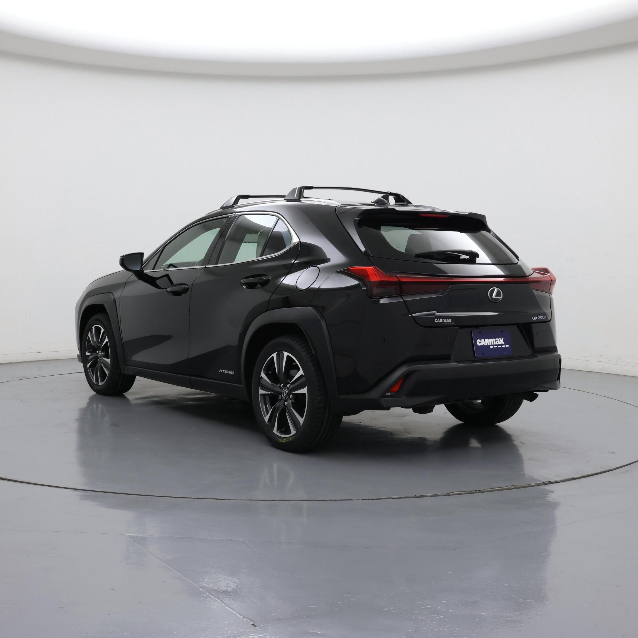 Thumbnail: 2021 Lexus UX - 2