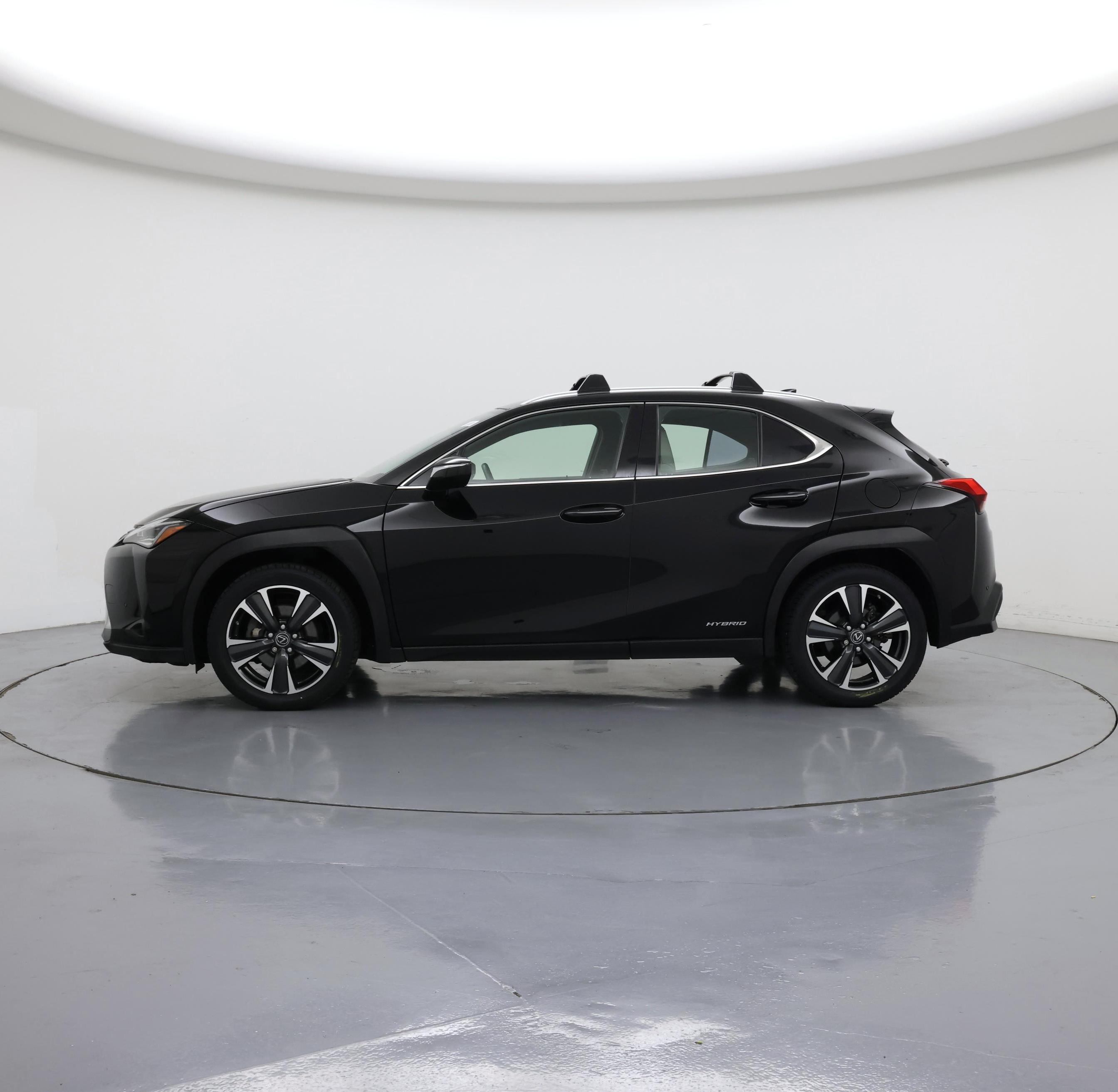 Thumbnail: 2021 Lexus UX - 3
