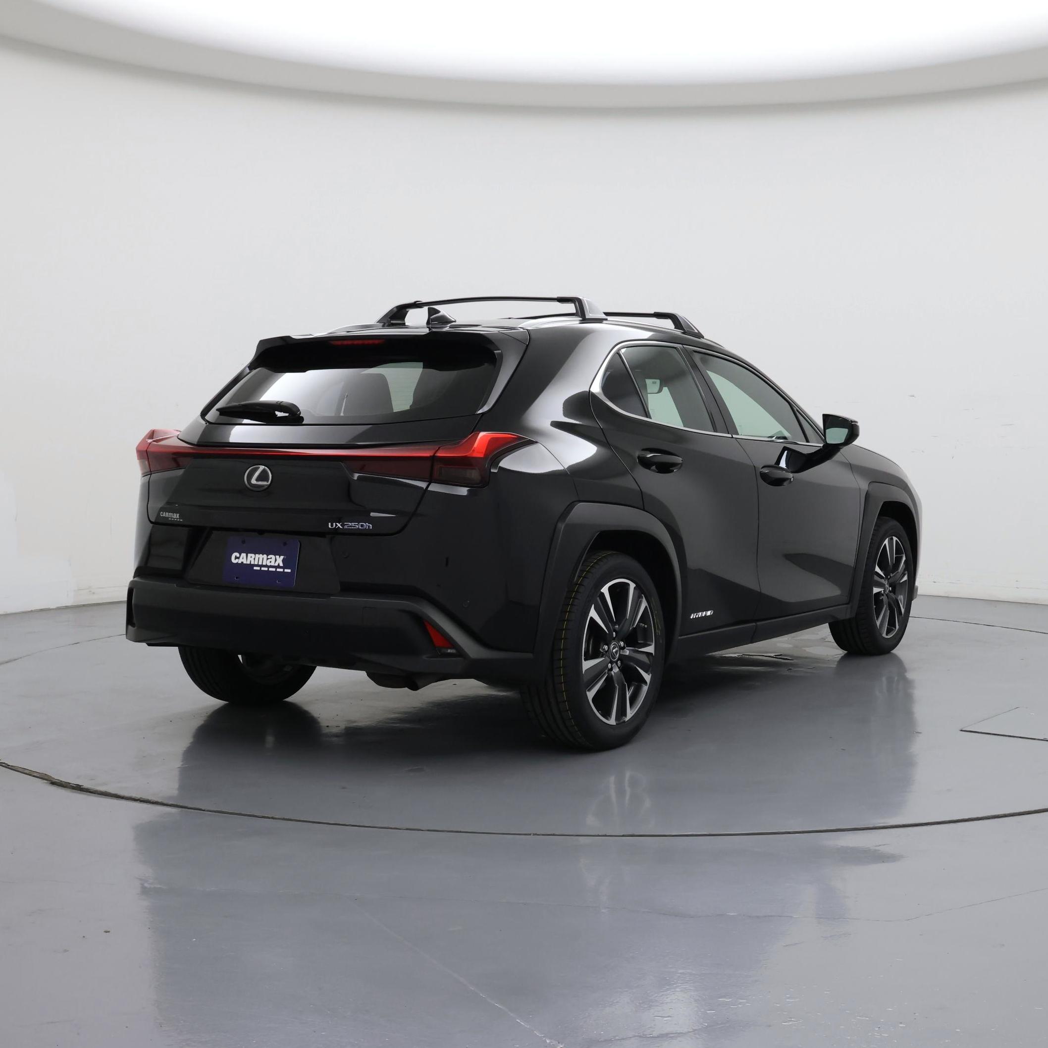 Thumbnail: 2021 Lexus UX - 8