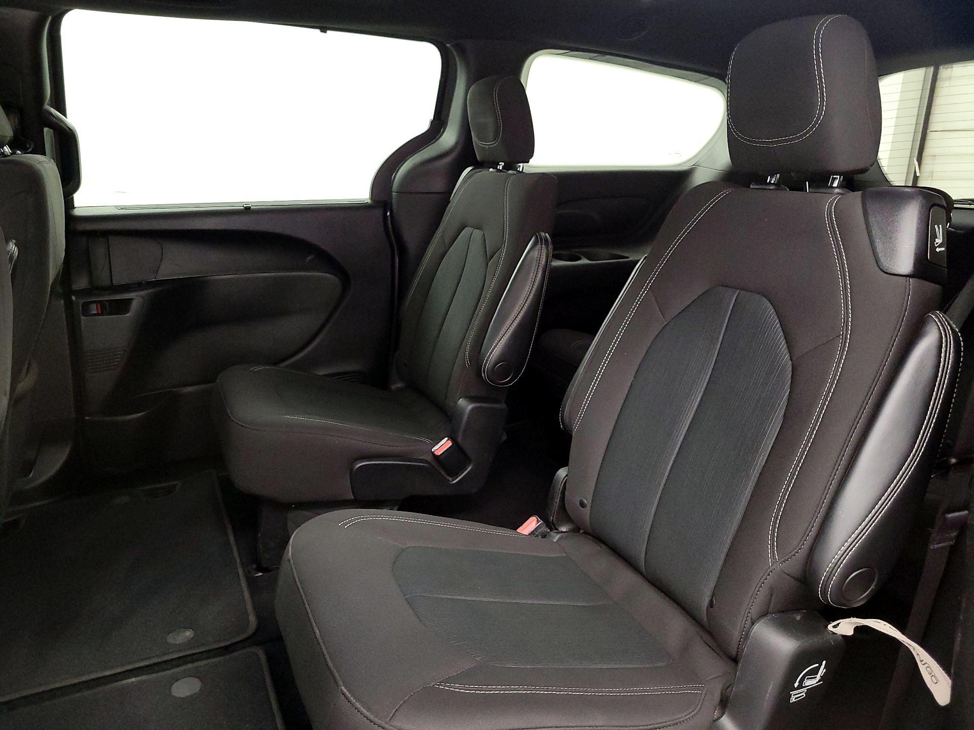 Thumbnail: 2021 Chrysler Pacifica - 19