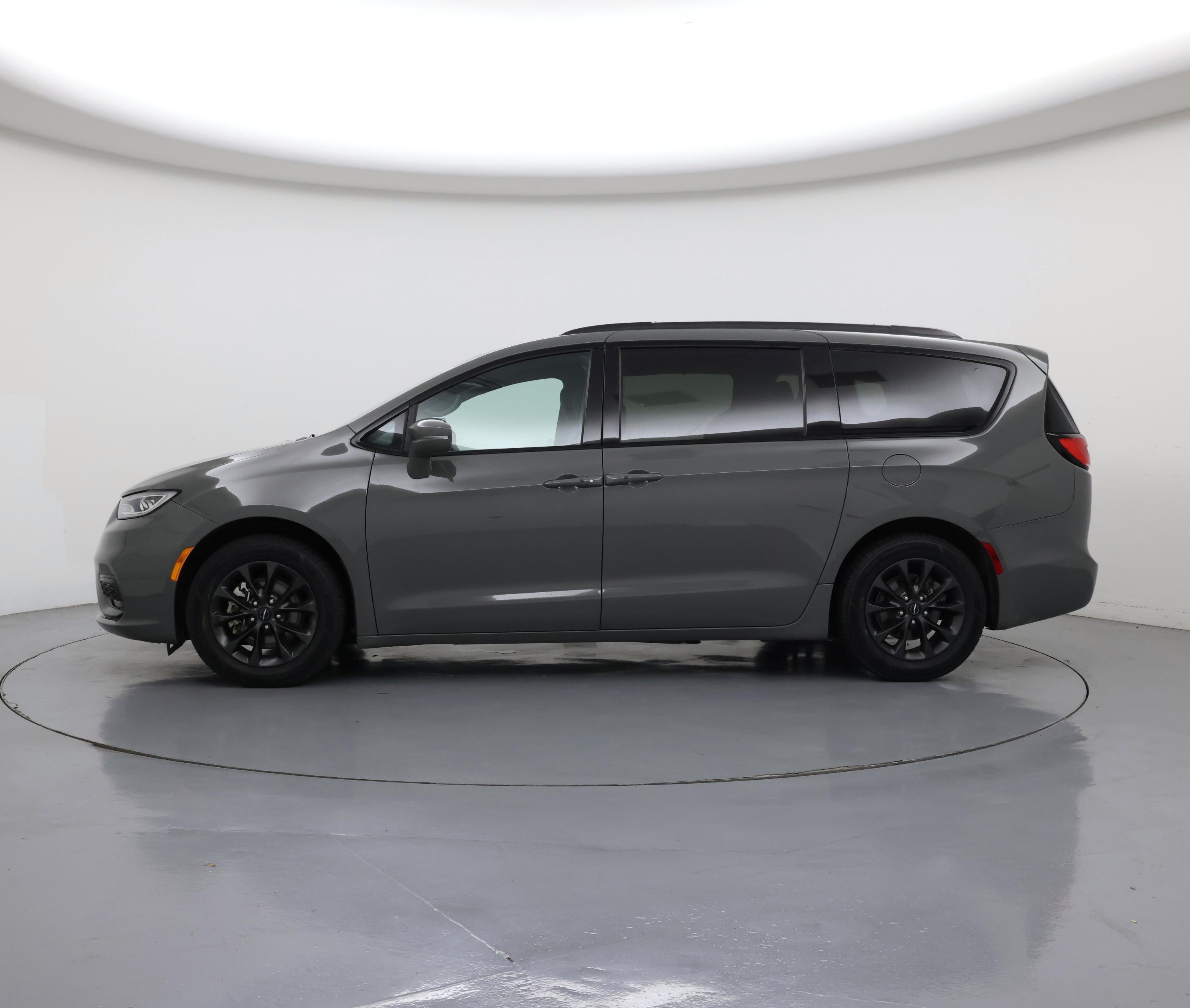Thumbnail: 2021 Chrysler Pacifica - 3