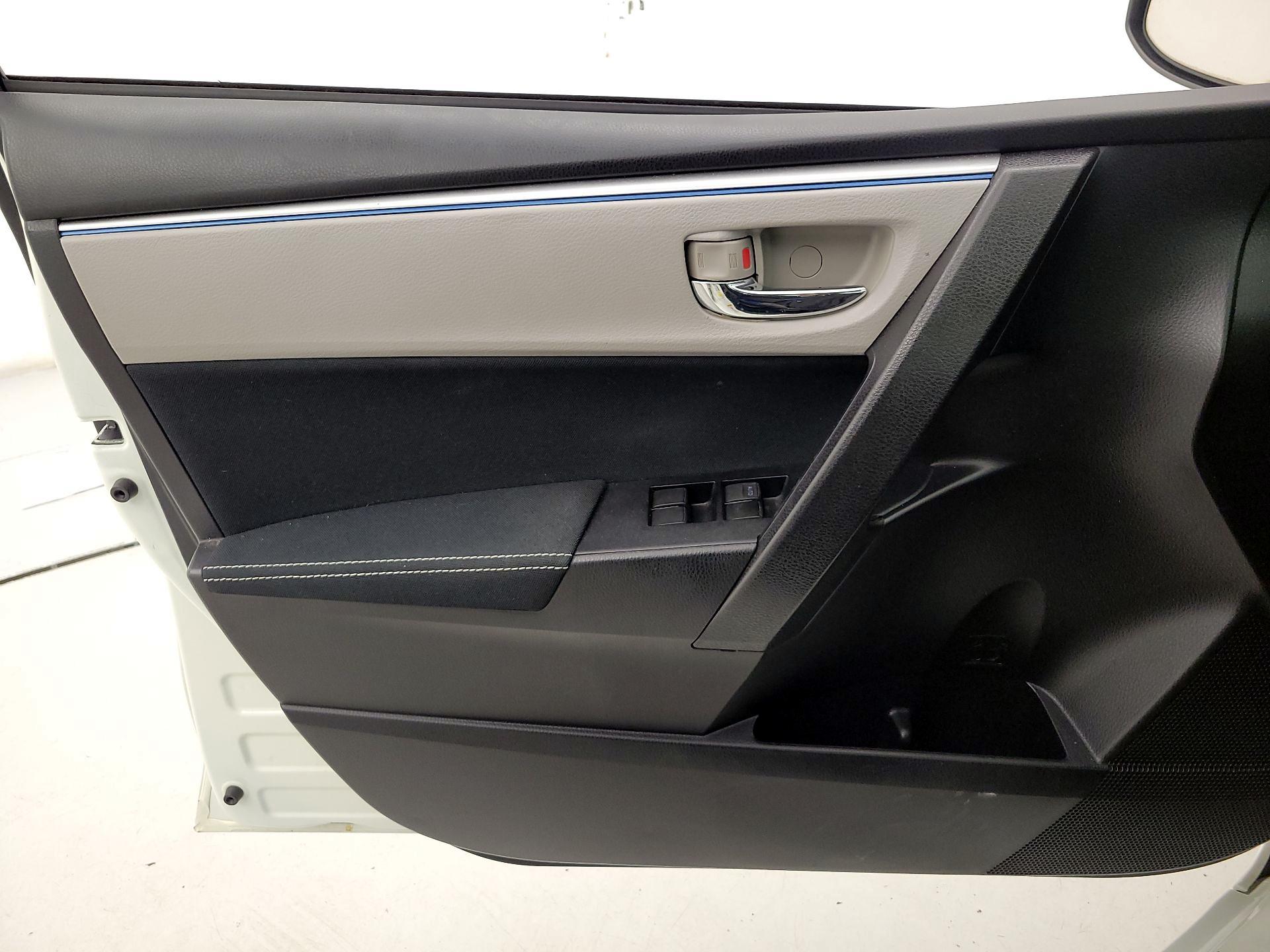 Thumbnail: 2015 Toyota Corolla - 12