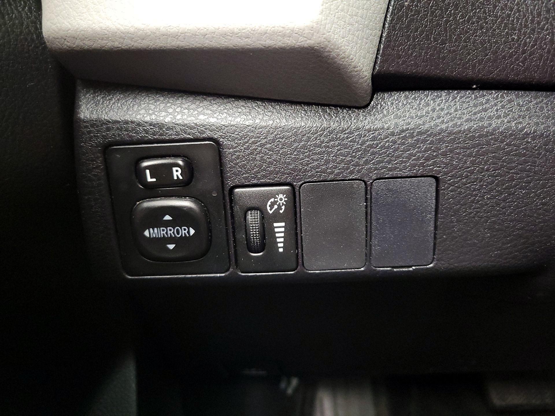 Thumbnail: 2015 Toyota Corolla - 13