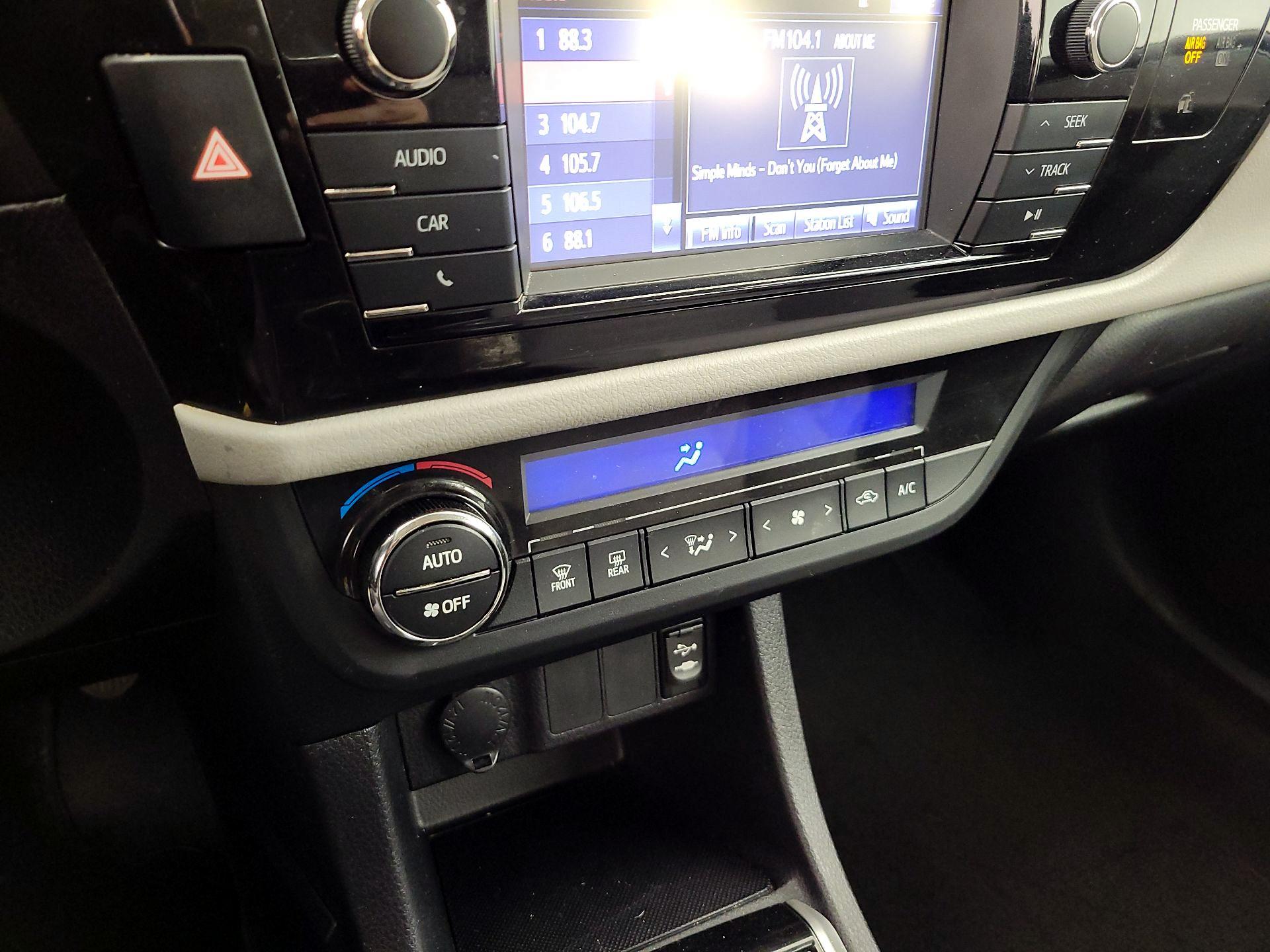 Thumbnail: 2015 Toyota Corolla - 16