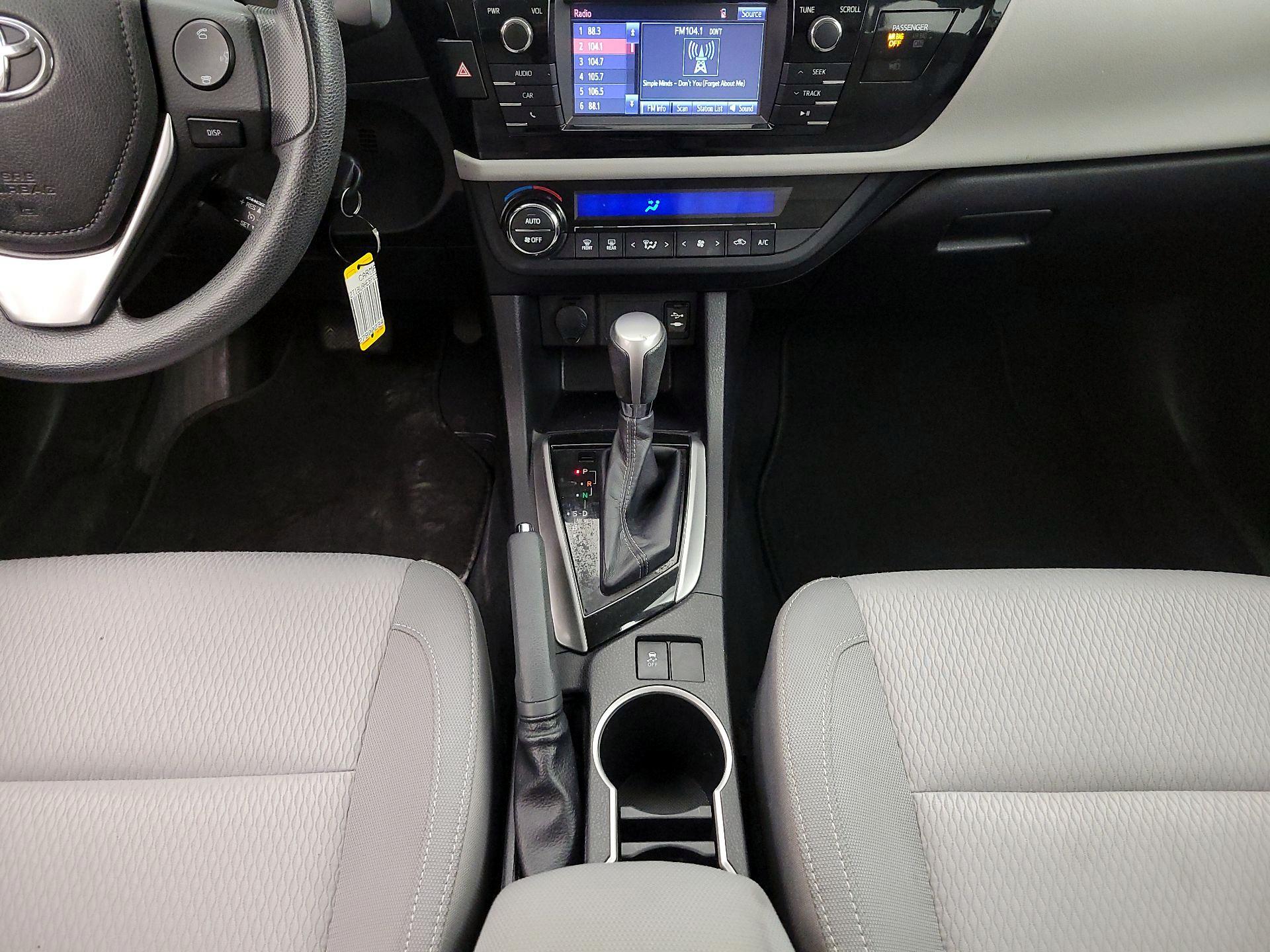 Thumbnail: 2015 Toyota Corolla - 17