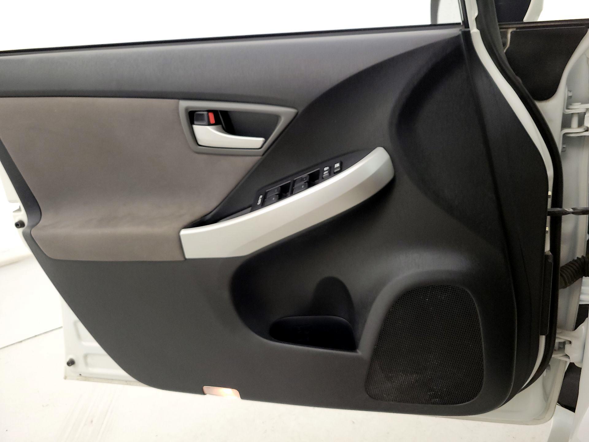 Thumbnail: 2014 Toyota Prius - 12