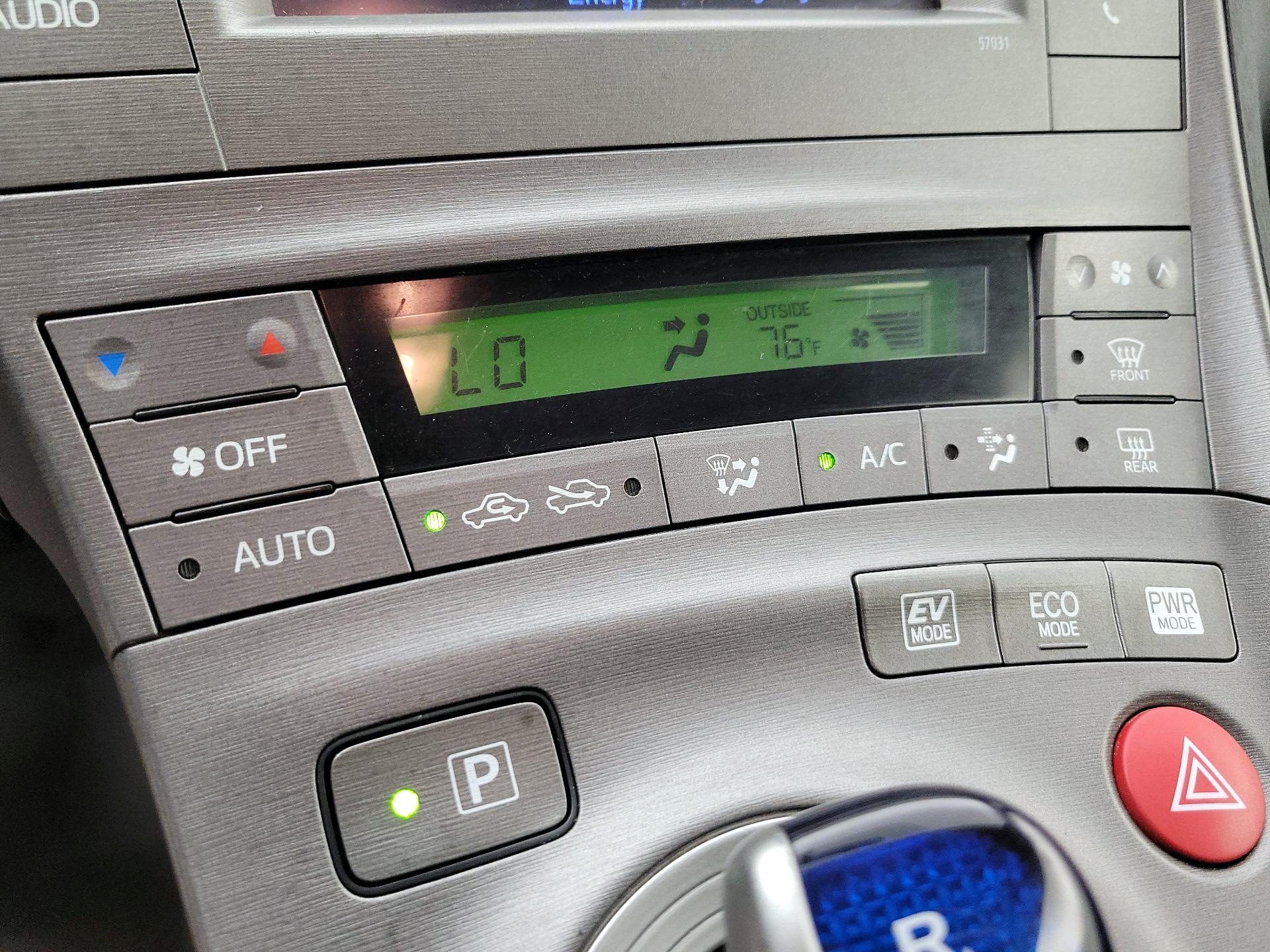 Thumbnail: 2014 Toyota Prius - 15