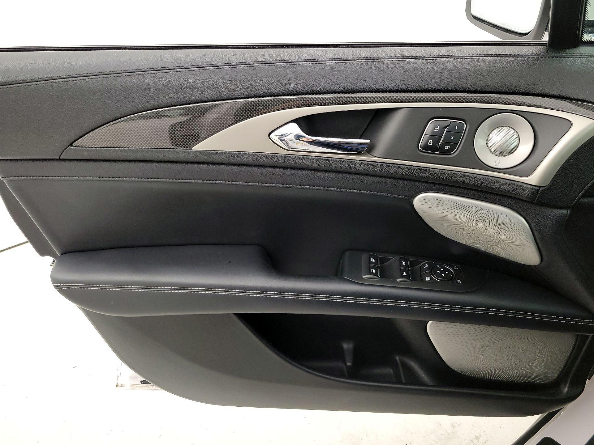 Thumbnail: 2017 Lincoln MKZ - 12