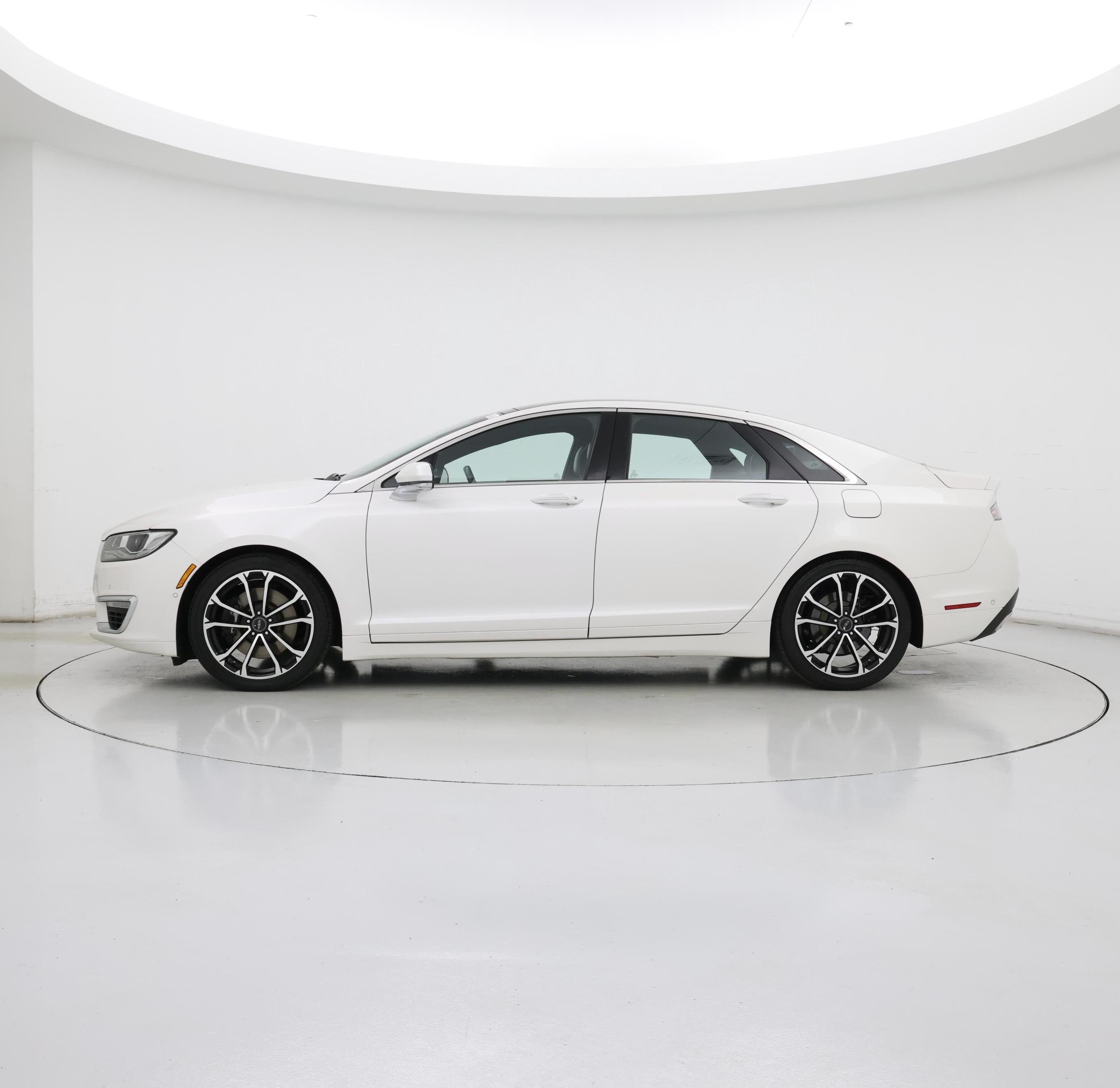 Thumbnail: 2017 Lincoln MKZ - 3