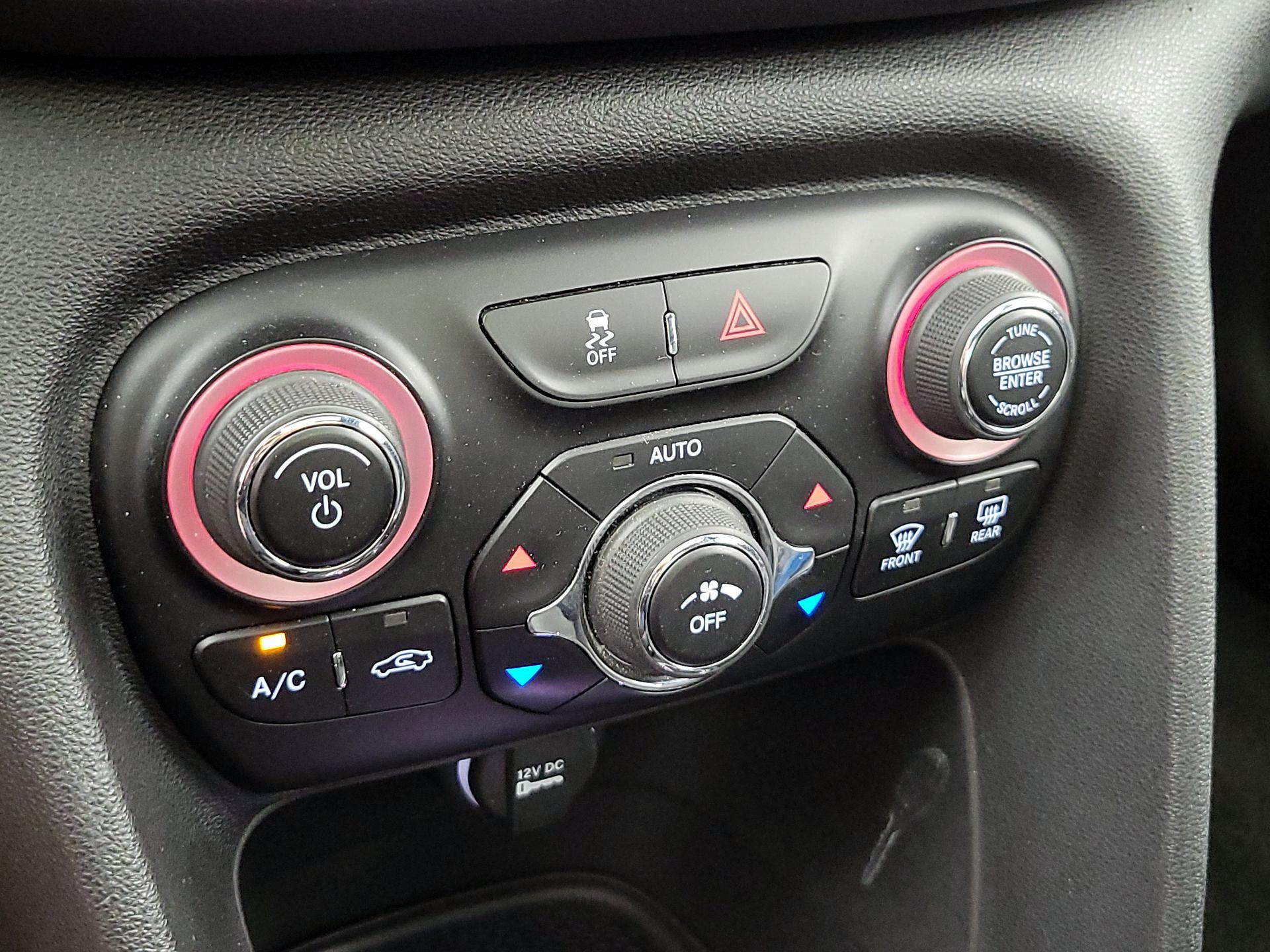 Thumbnail: 2015 Dodge Dart - 16