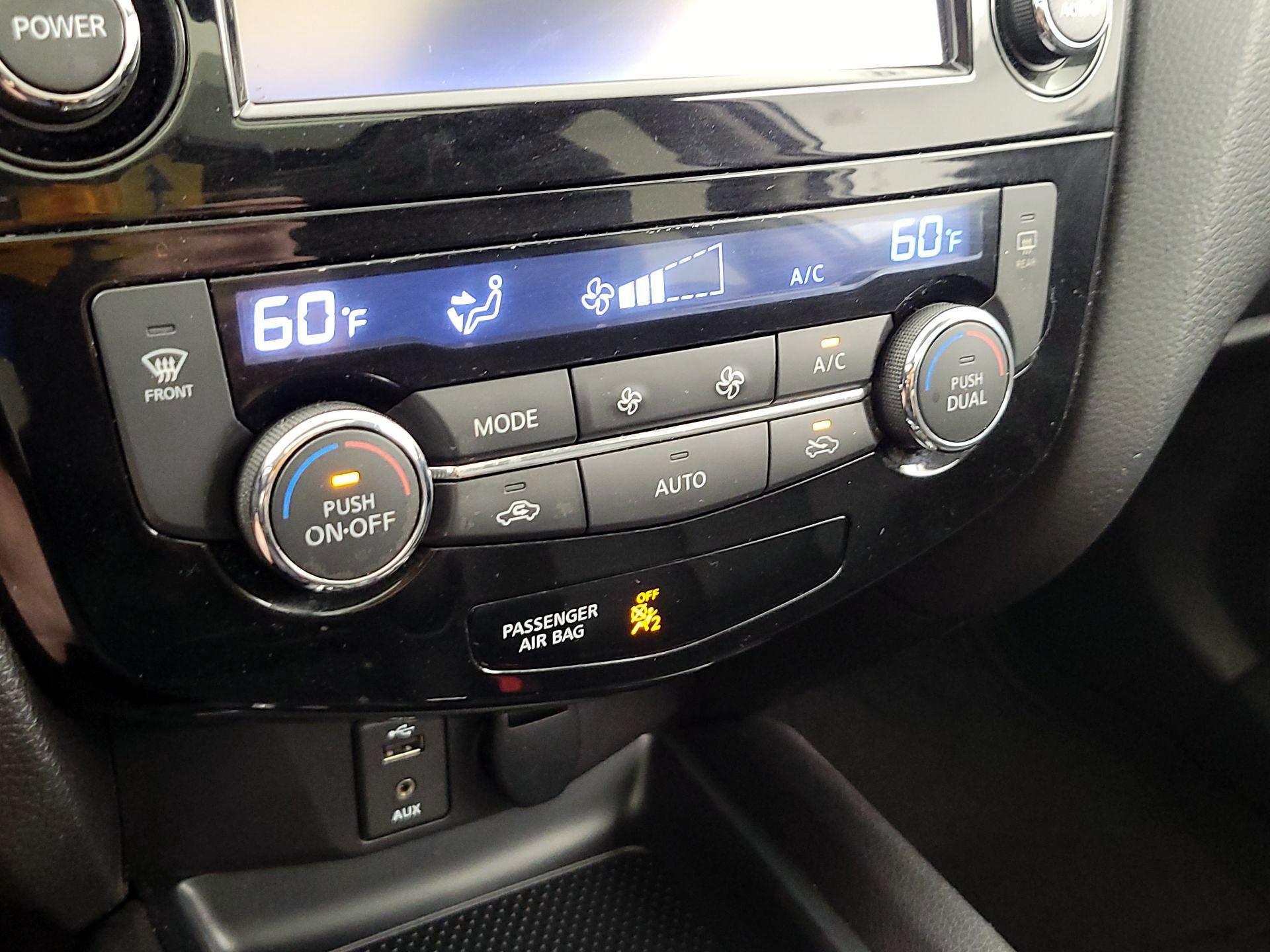 Thumbnail: 2016 Nissan Rogue - 17