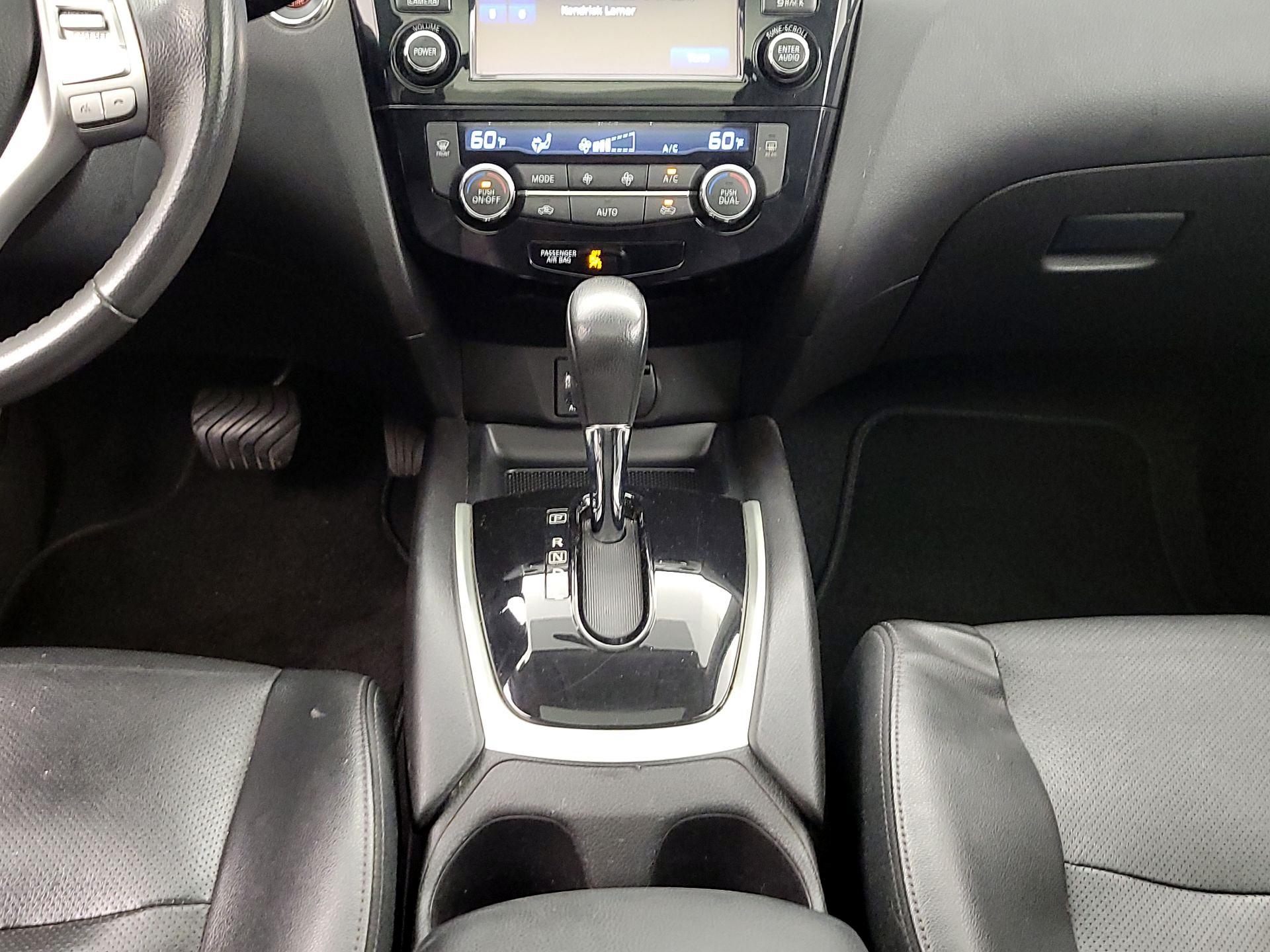 Thumbnail: 2016 Nissan Rogue - 18