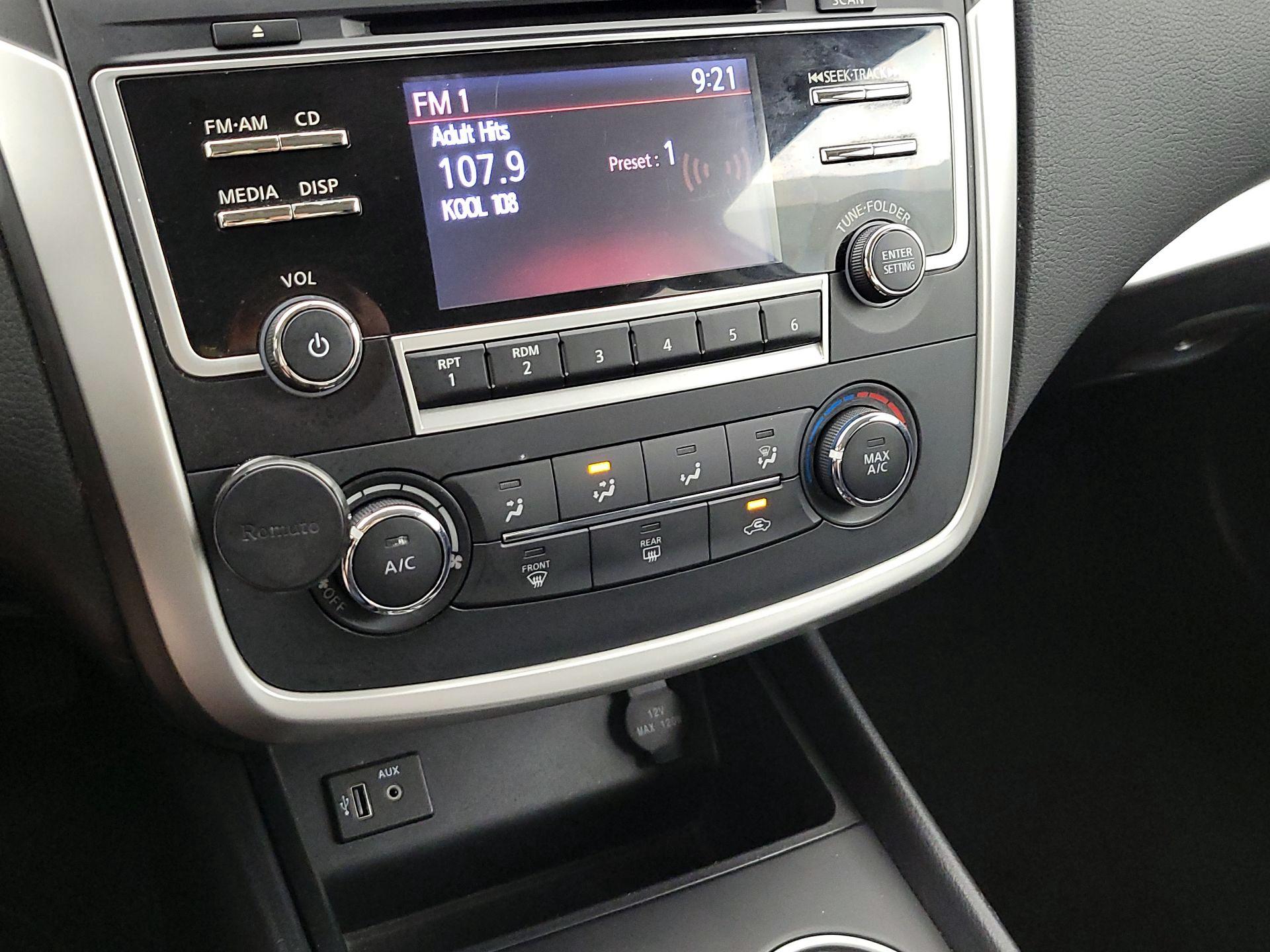 Thumbnail: 2017 Nissan Altima - 16