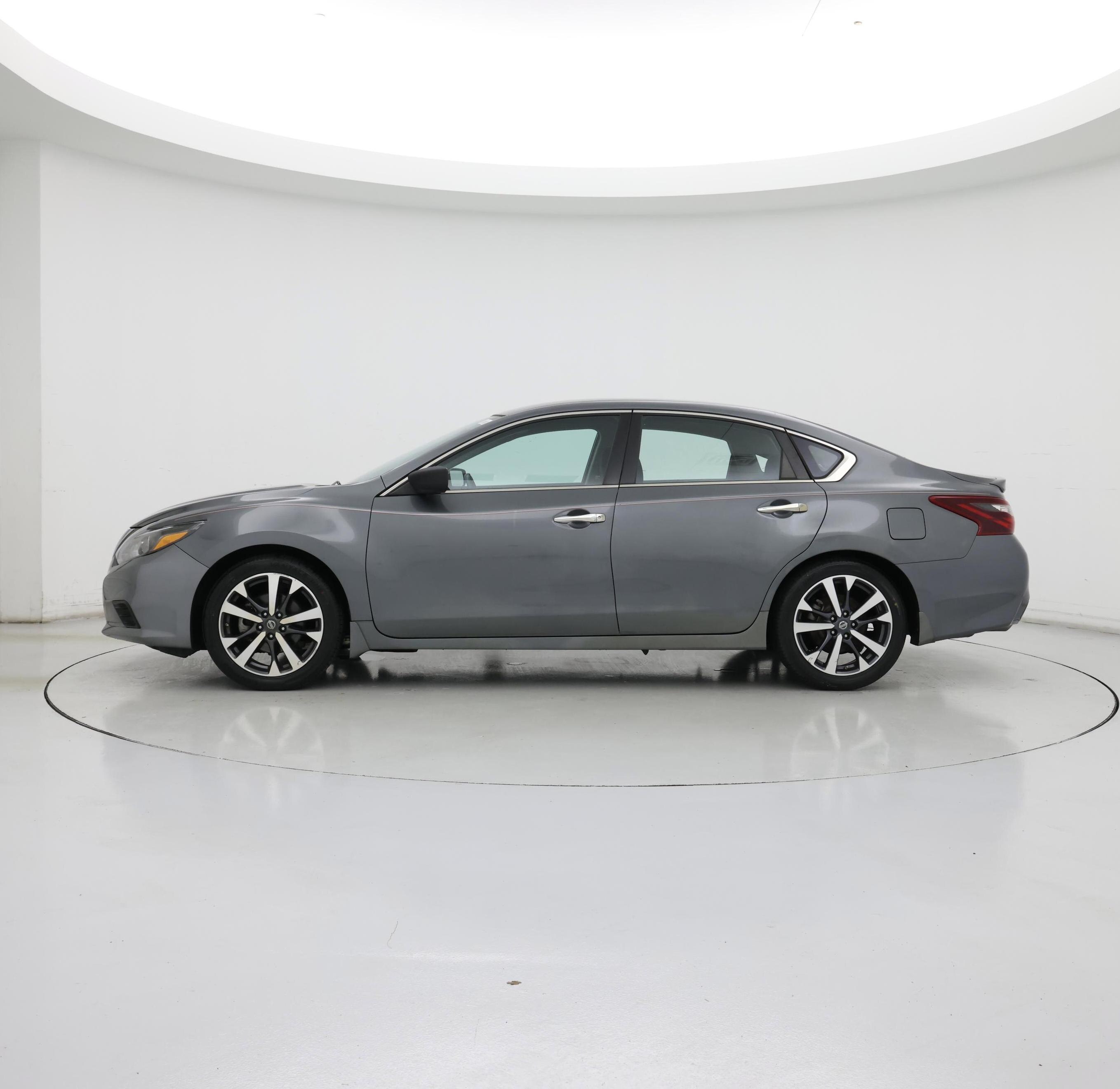 Thumbnail: 2017 Nissan Altima - 3