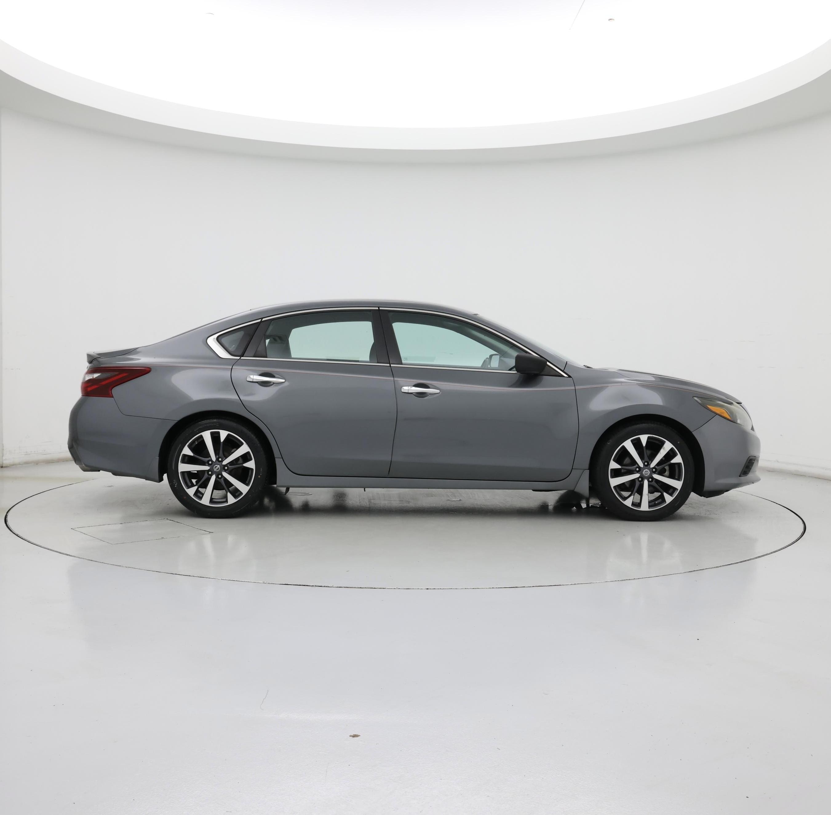 Thumbnail: 2017 Nissan Altima - 7