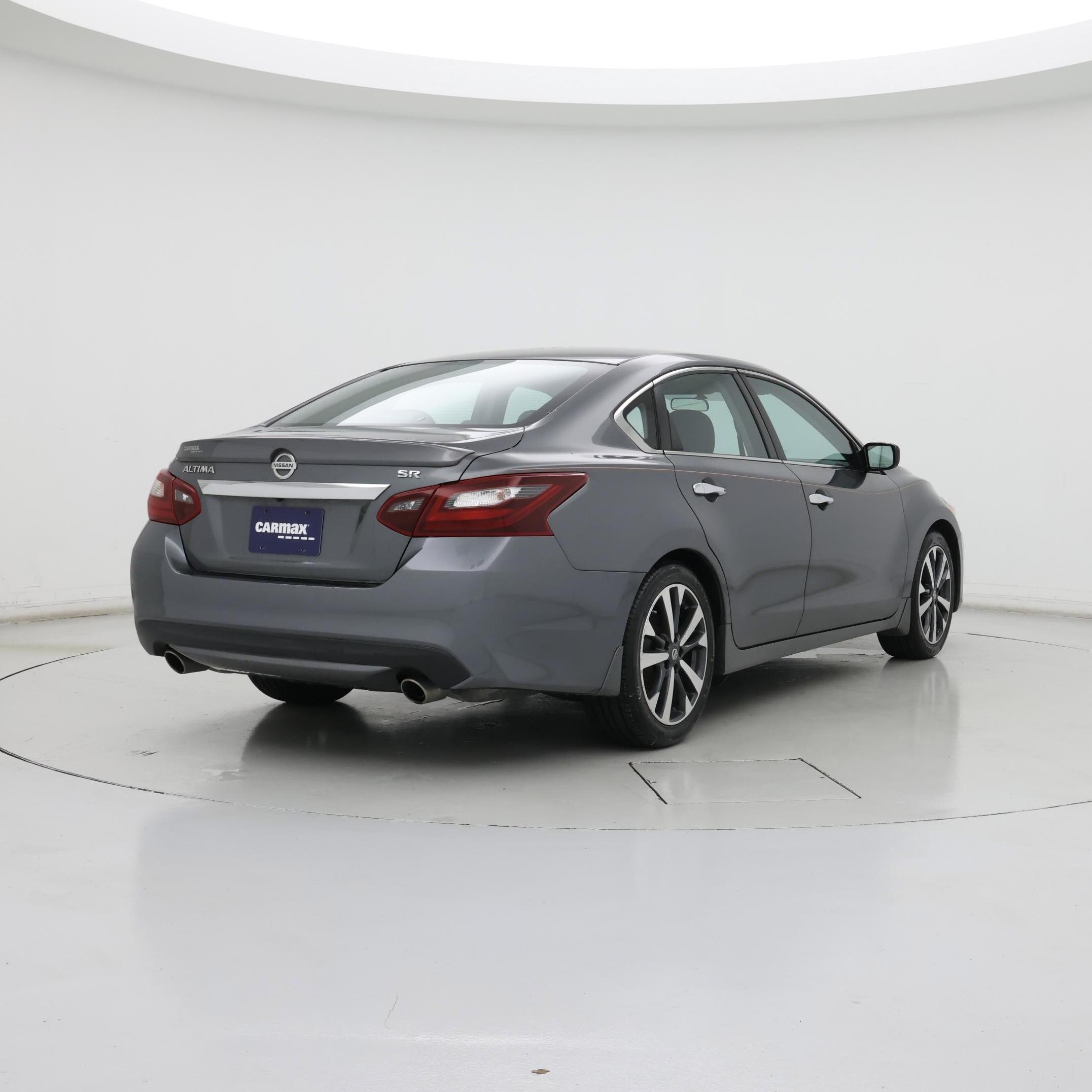 Thumbnail: 2017 Nissan Altima - 8