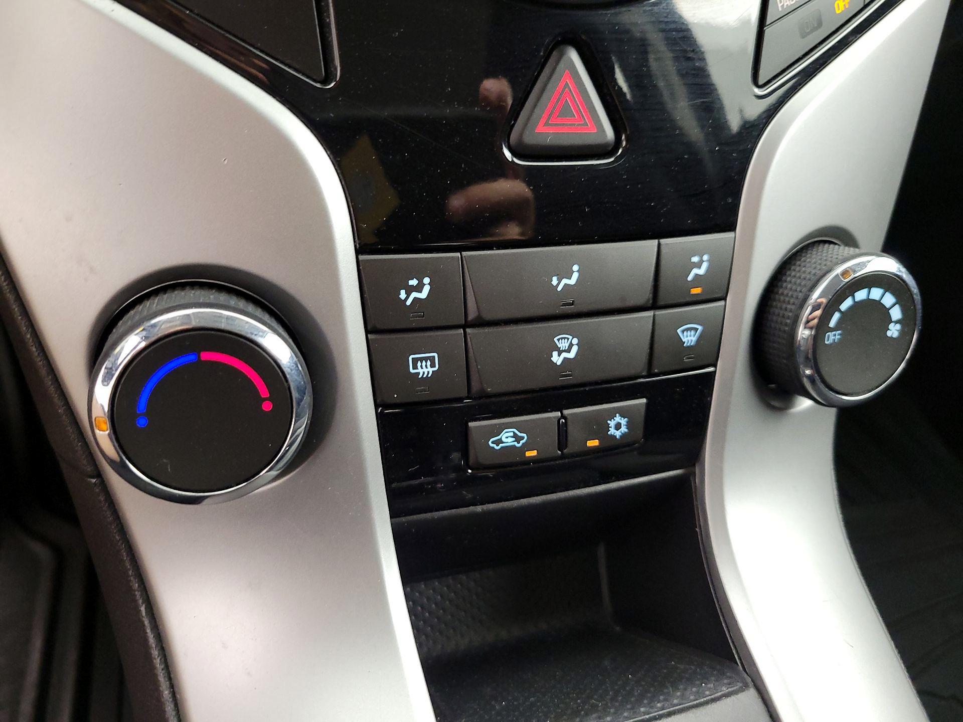 Thumbnail: 2015 Chevrolet Cruze - 15