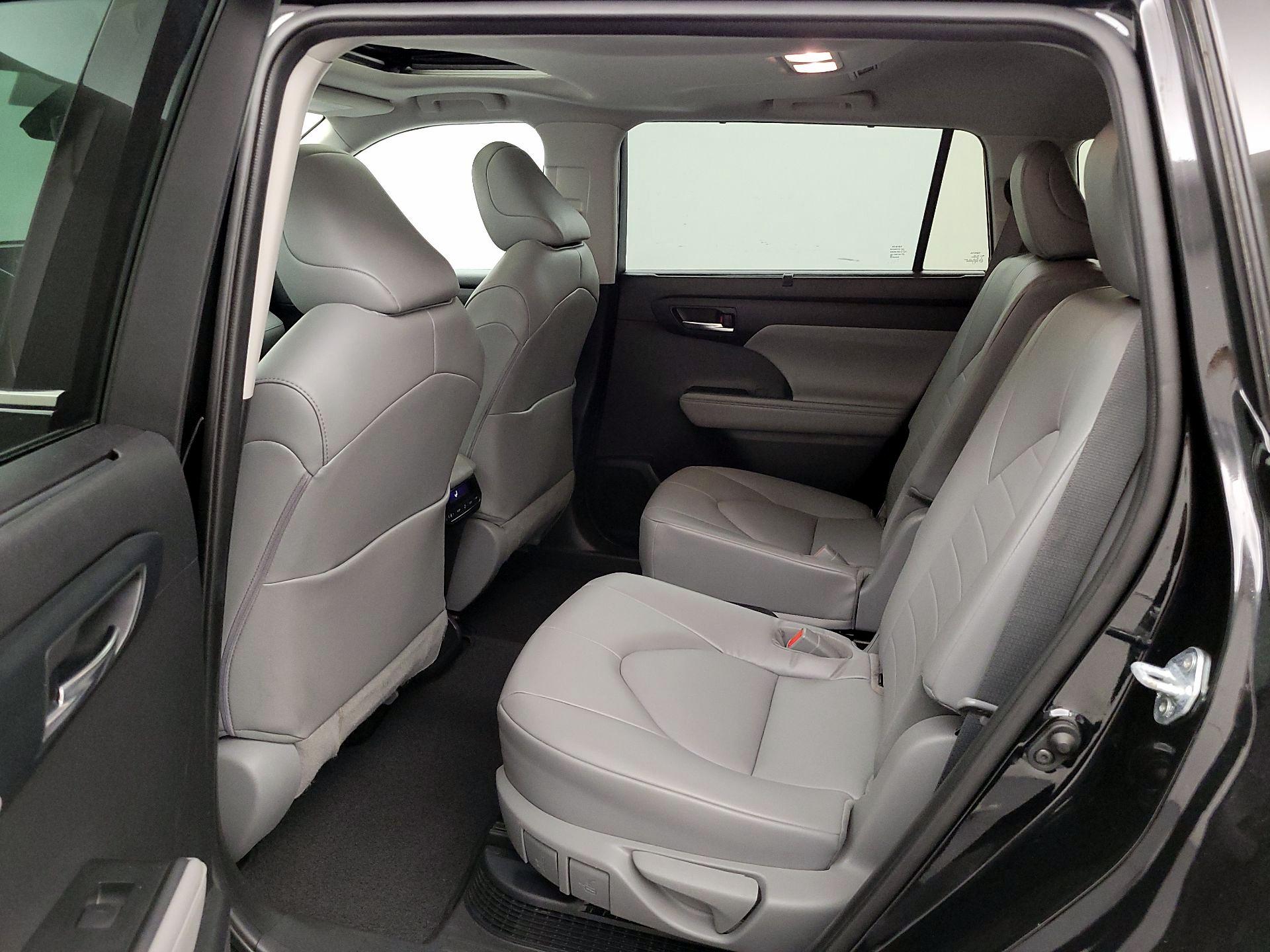 Thumbnail: 2021 Toyota Highlander - 20