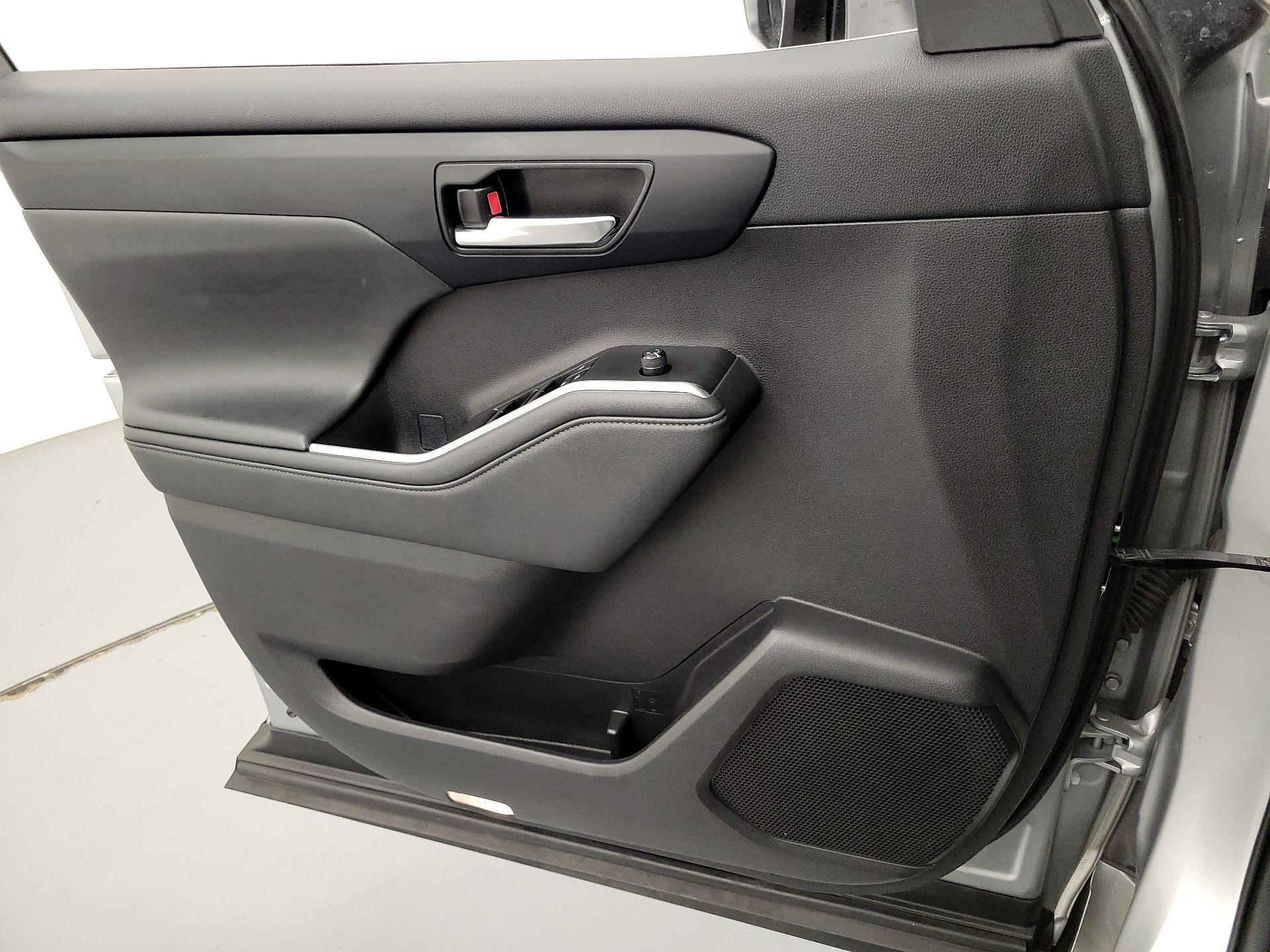 Thumbnail: 2021 Toyota Highlander - 12