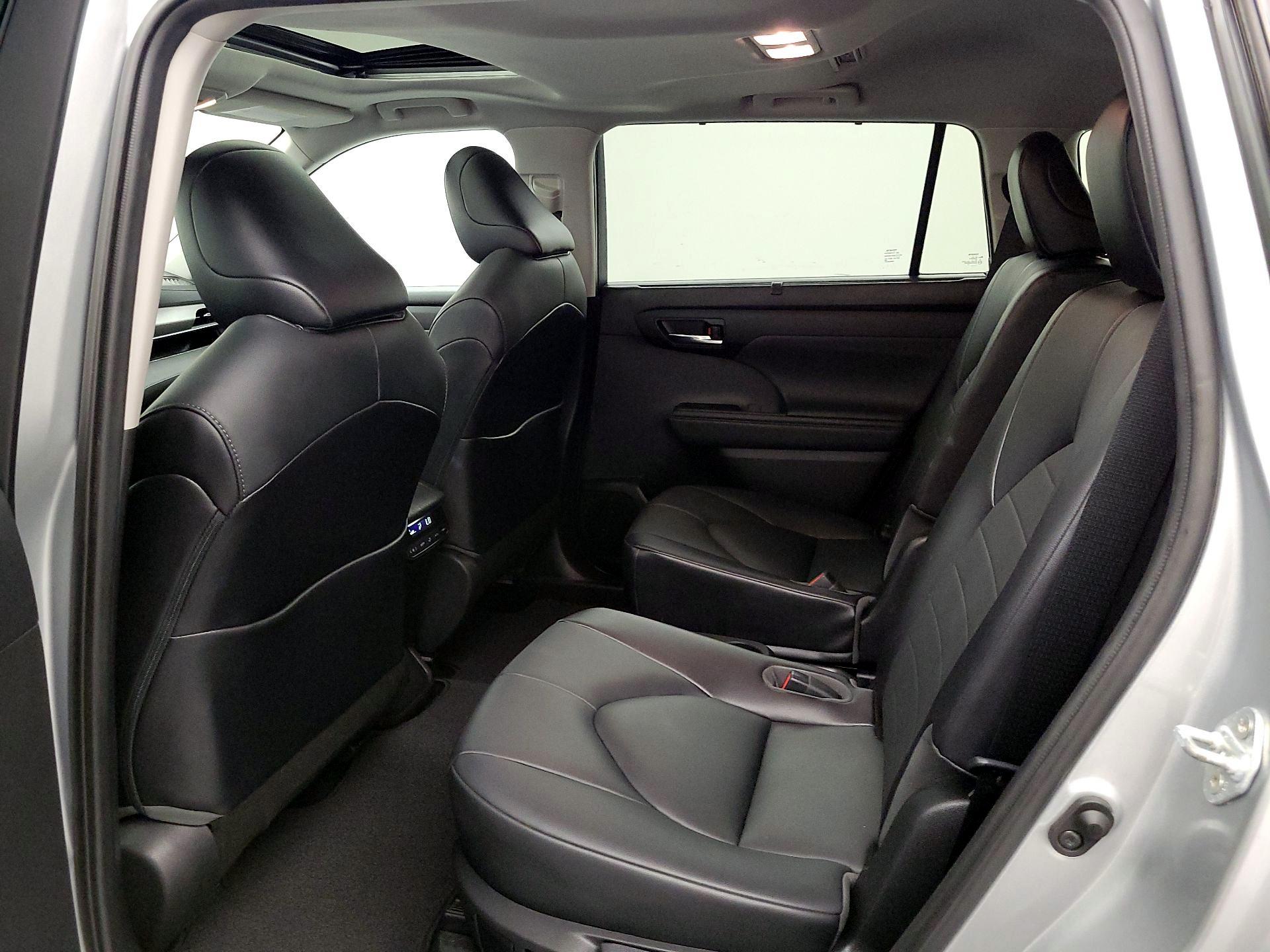 Thumbnail: 2021 Toyota Highlander - 20