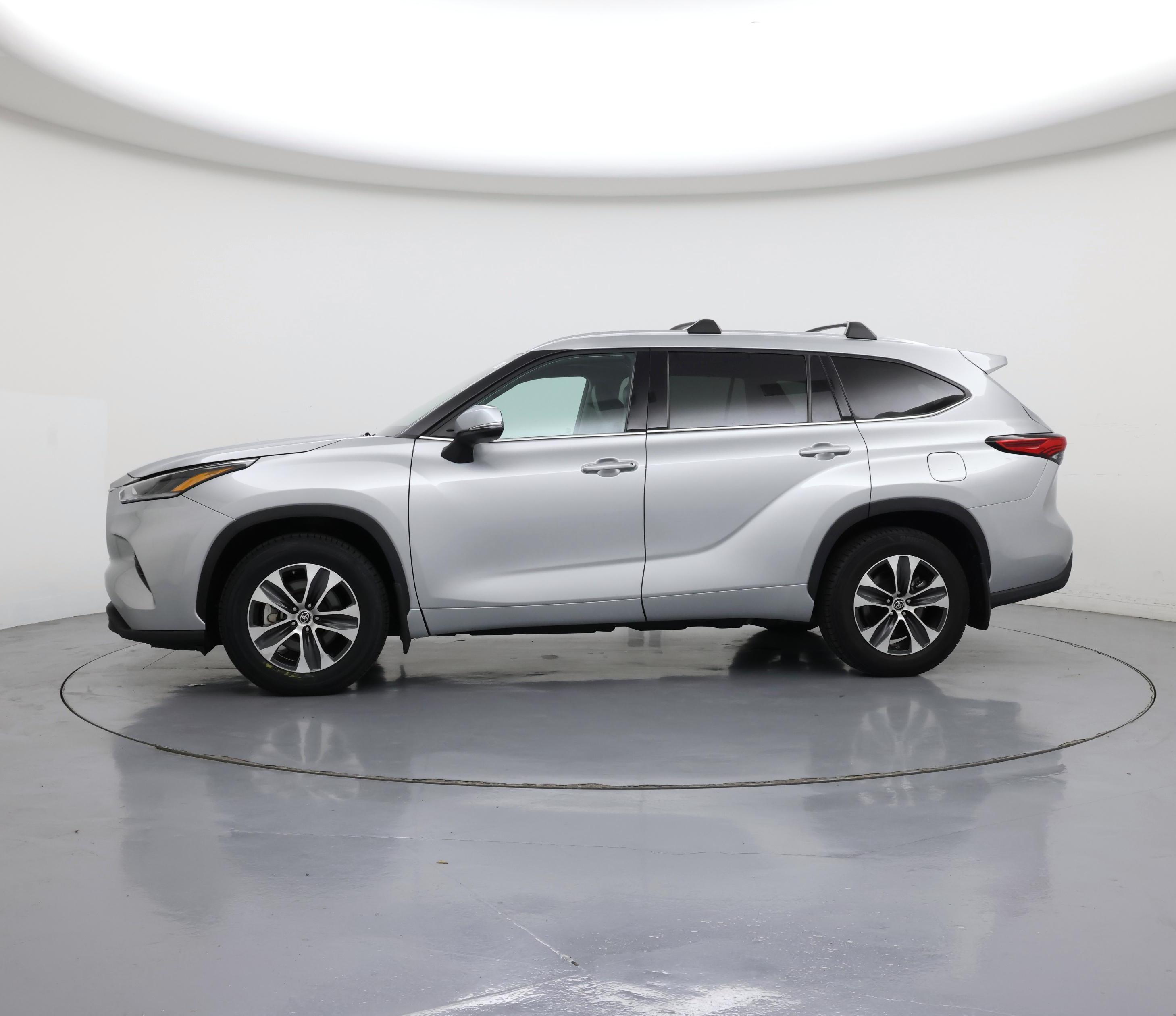 Thumbnail: 2021 Toyota Highlander - 3