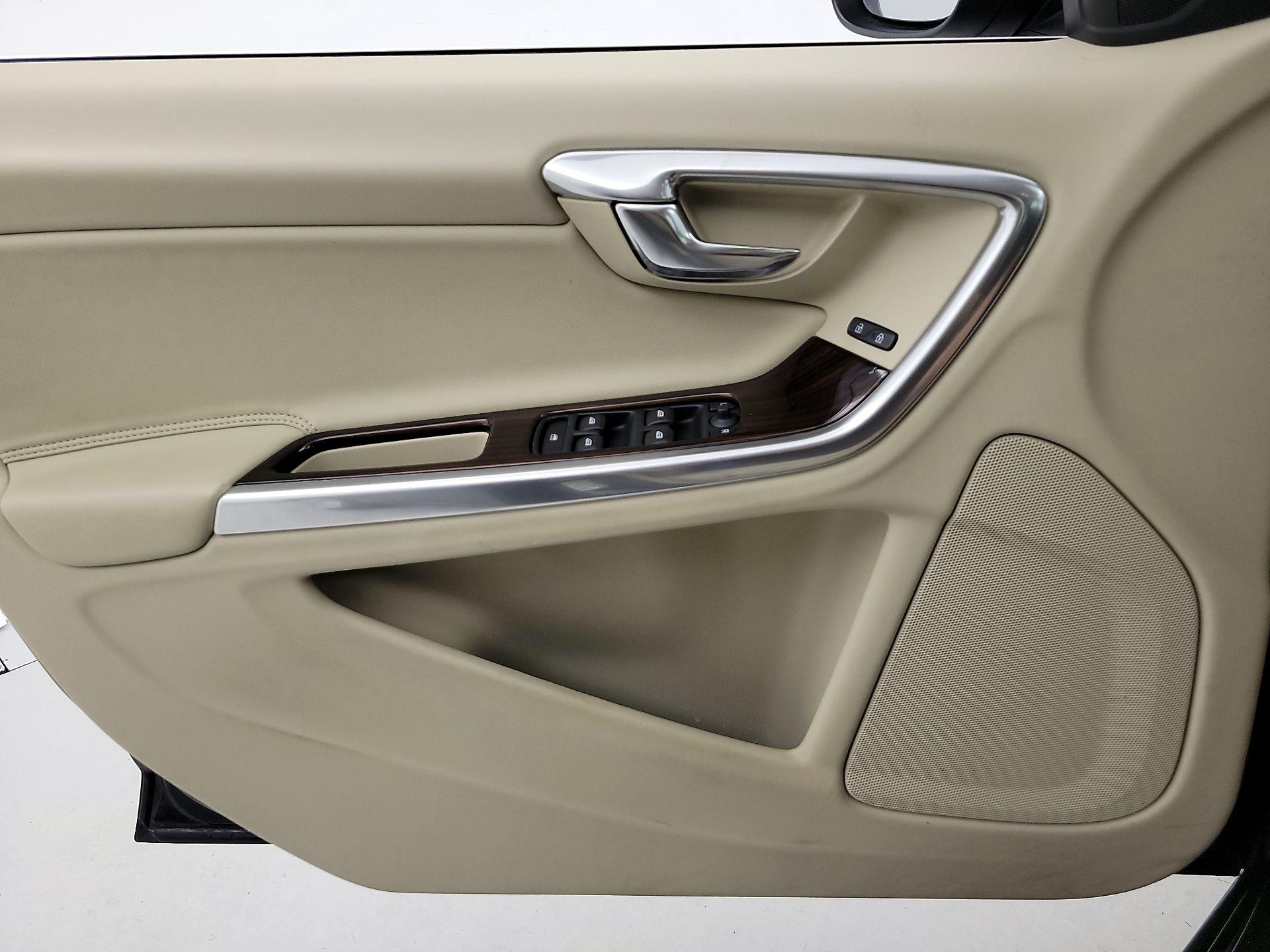 Thumbnail: 2015 Volvo S60 - 12