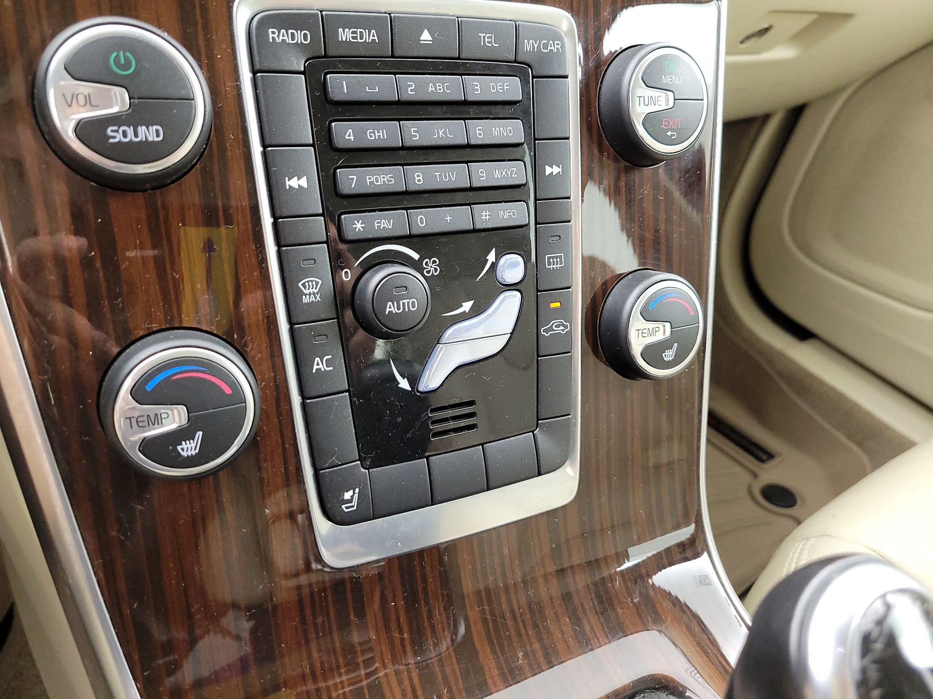 Thumbnail: 2015 Volvo S60 - 15