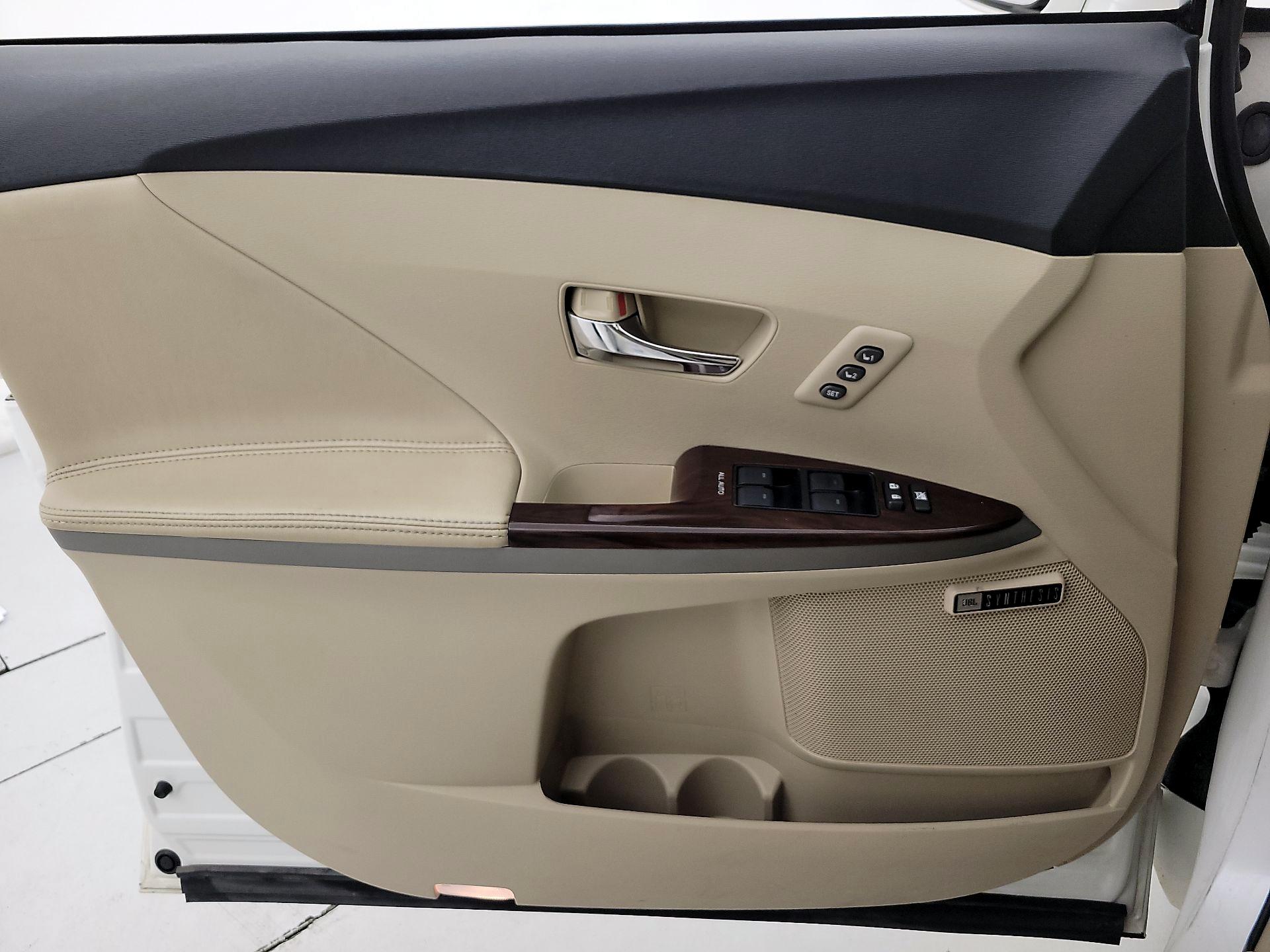 Thumbnail: 2014 Toyota Venza - 12