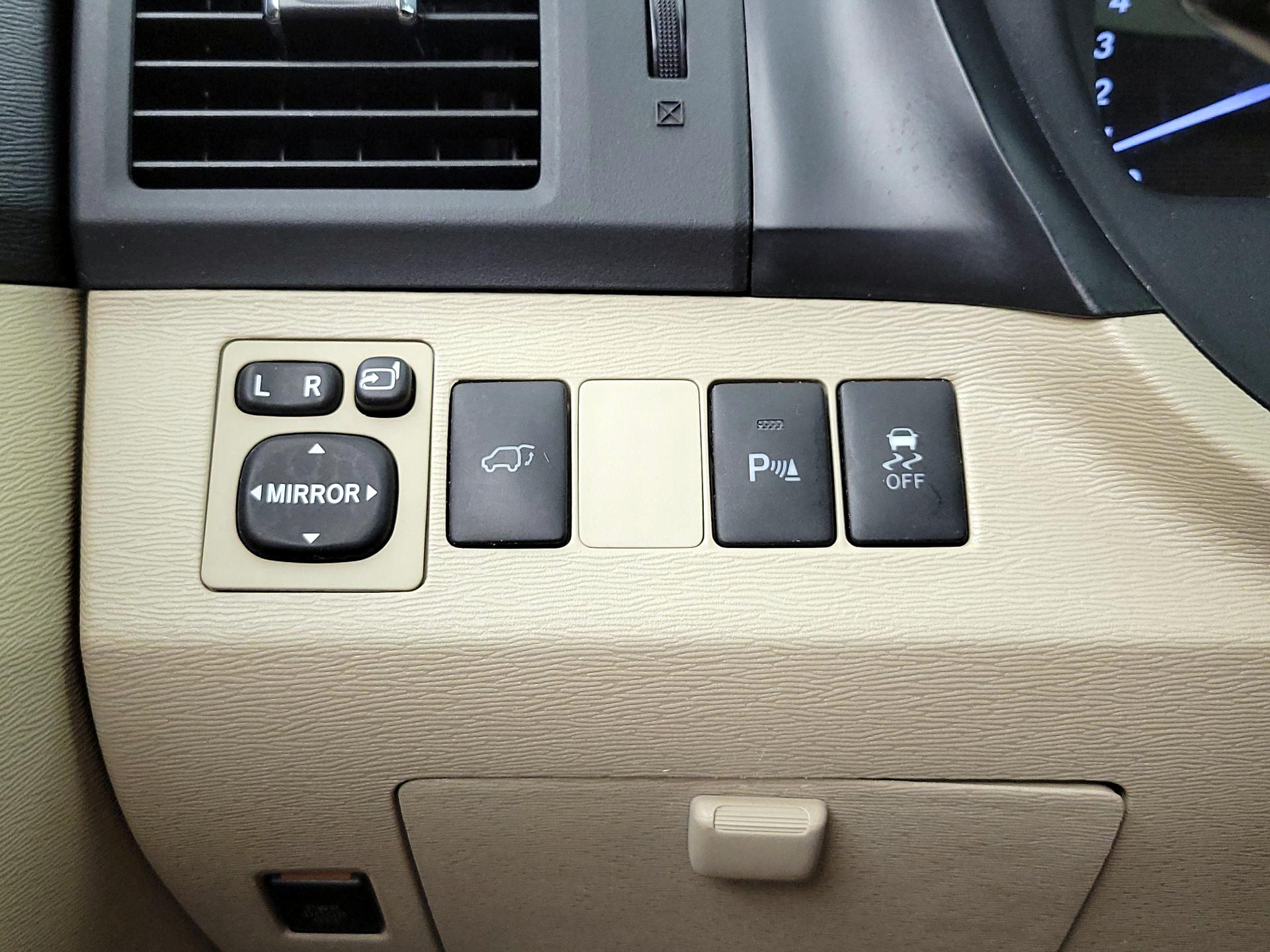 Thumbnail: 2014 Toyota Venza - 13