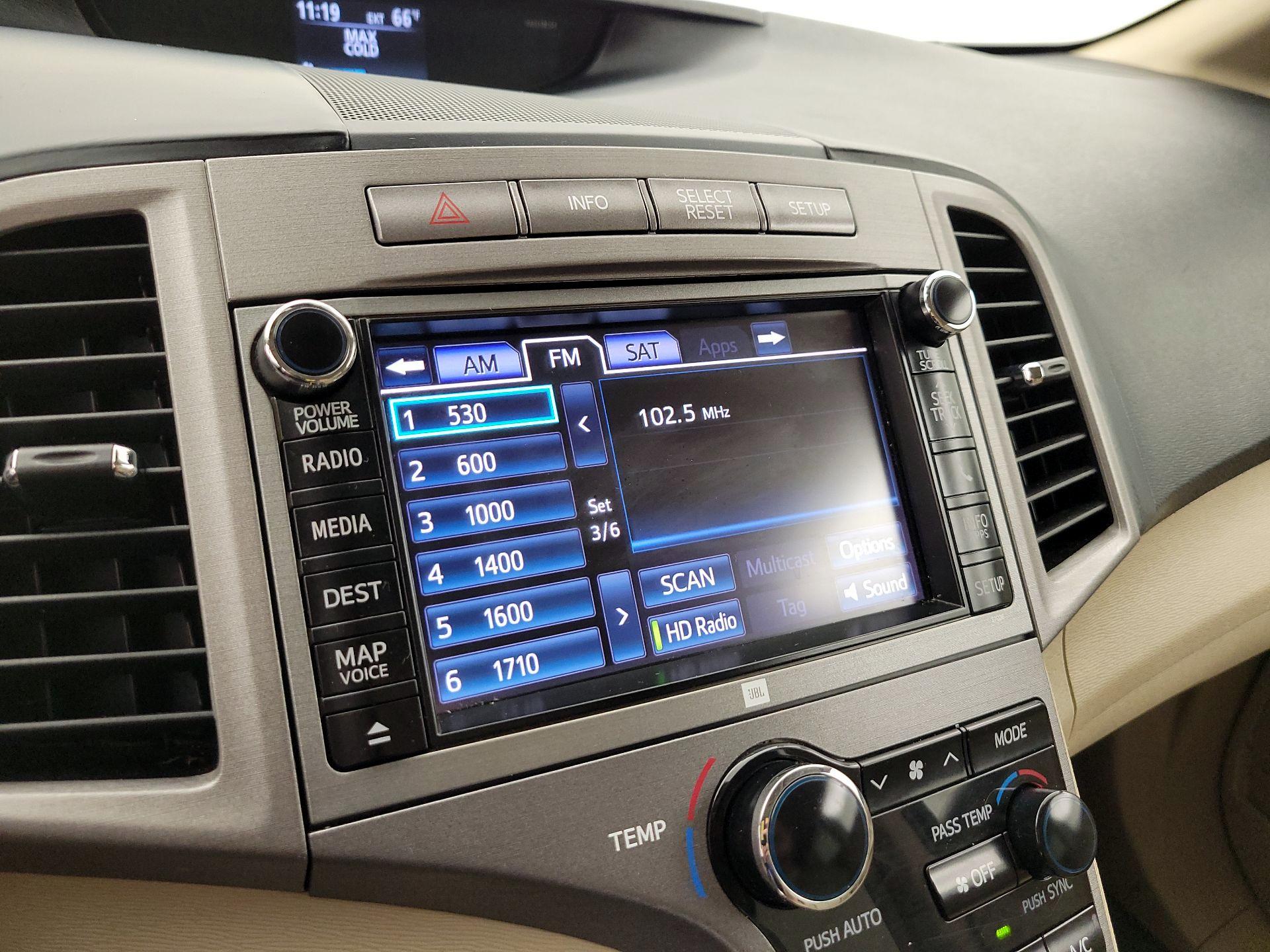 Thumbnail: 2014 Toyota Venza - 16