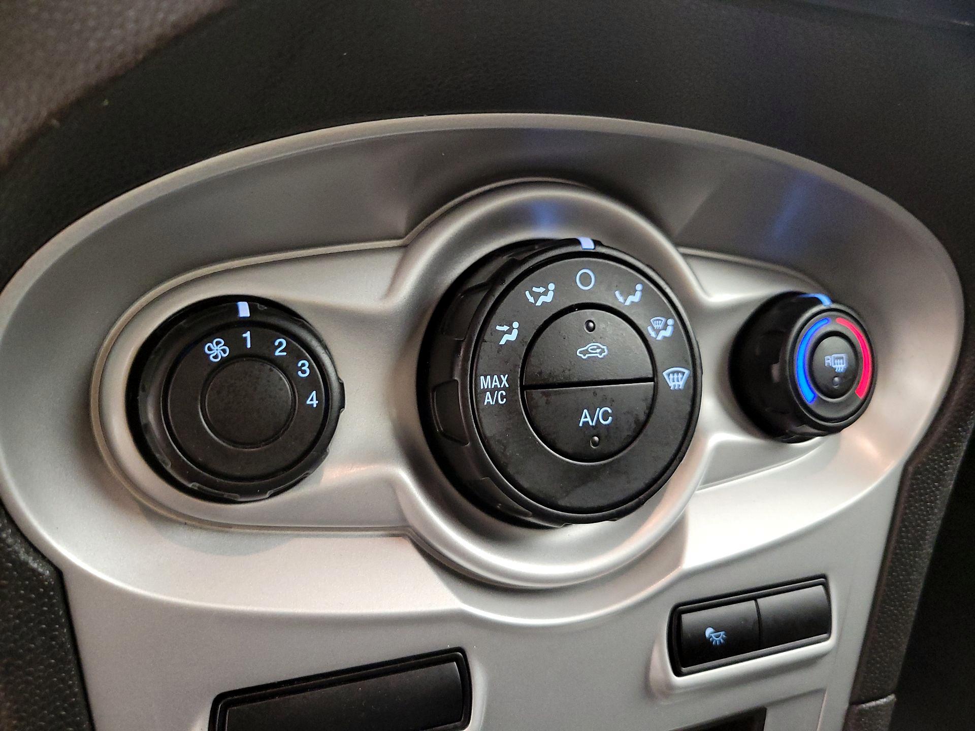 Thumbnail: 2014 Ford Fiesta - 15