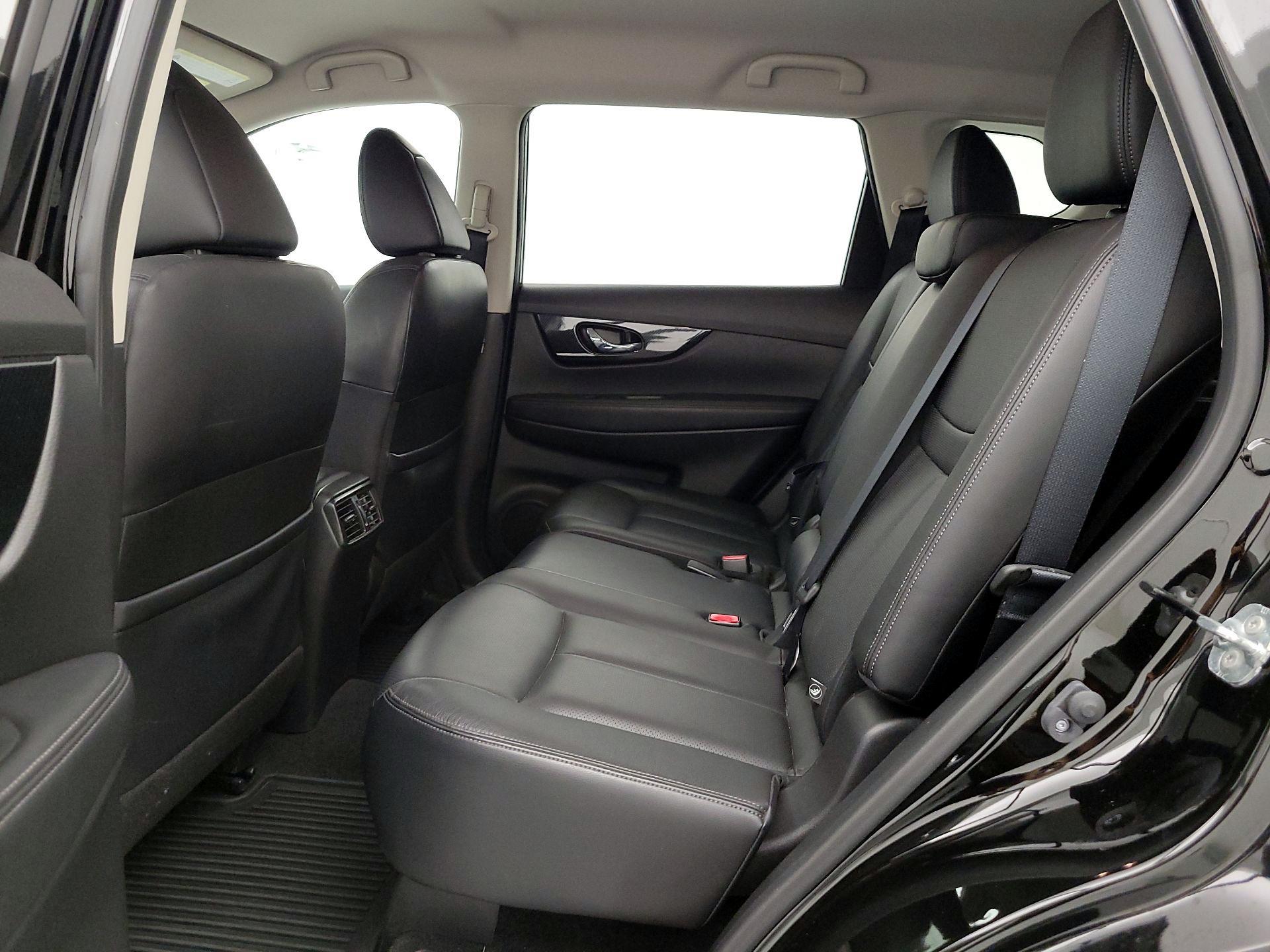 Thumbnail: 2017 Nissan Rogue - 20