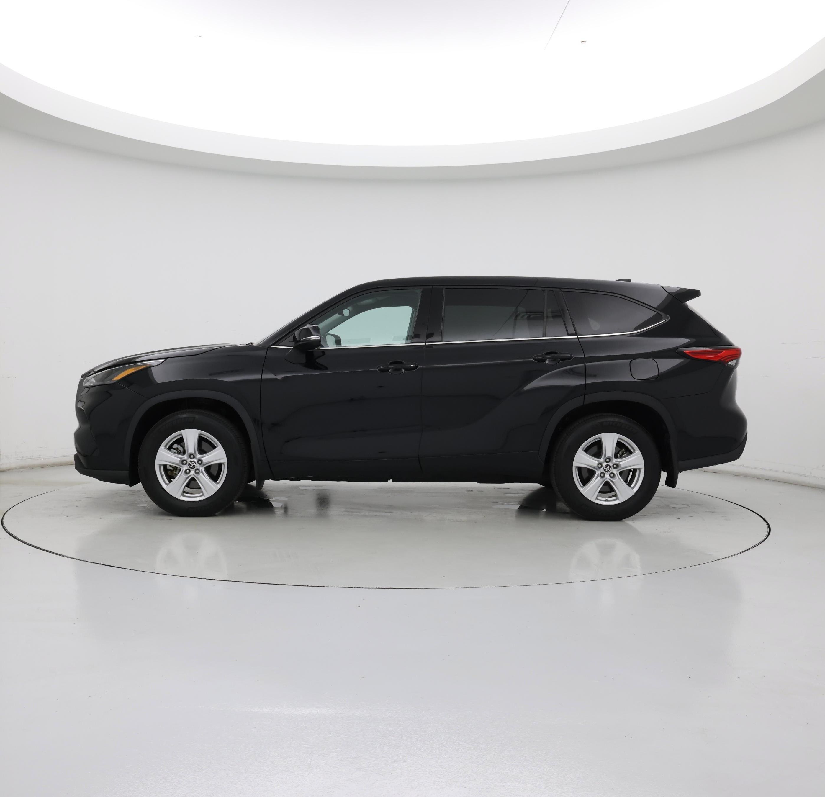 Thumbnail: 2022 Toyota Highlander - 3