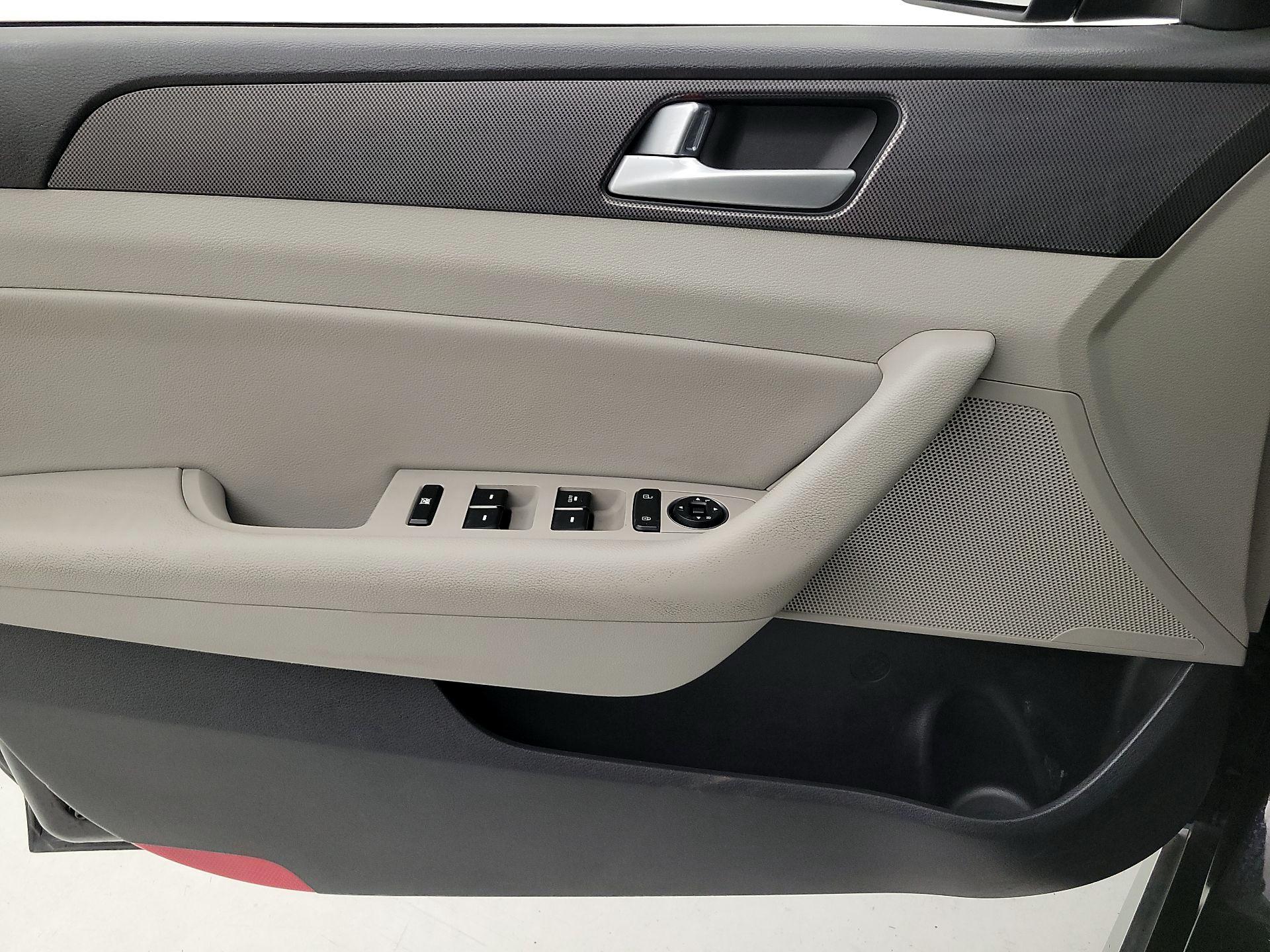 Thumbnail: 2015 Hyundai Sonata - 12