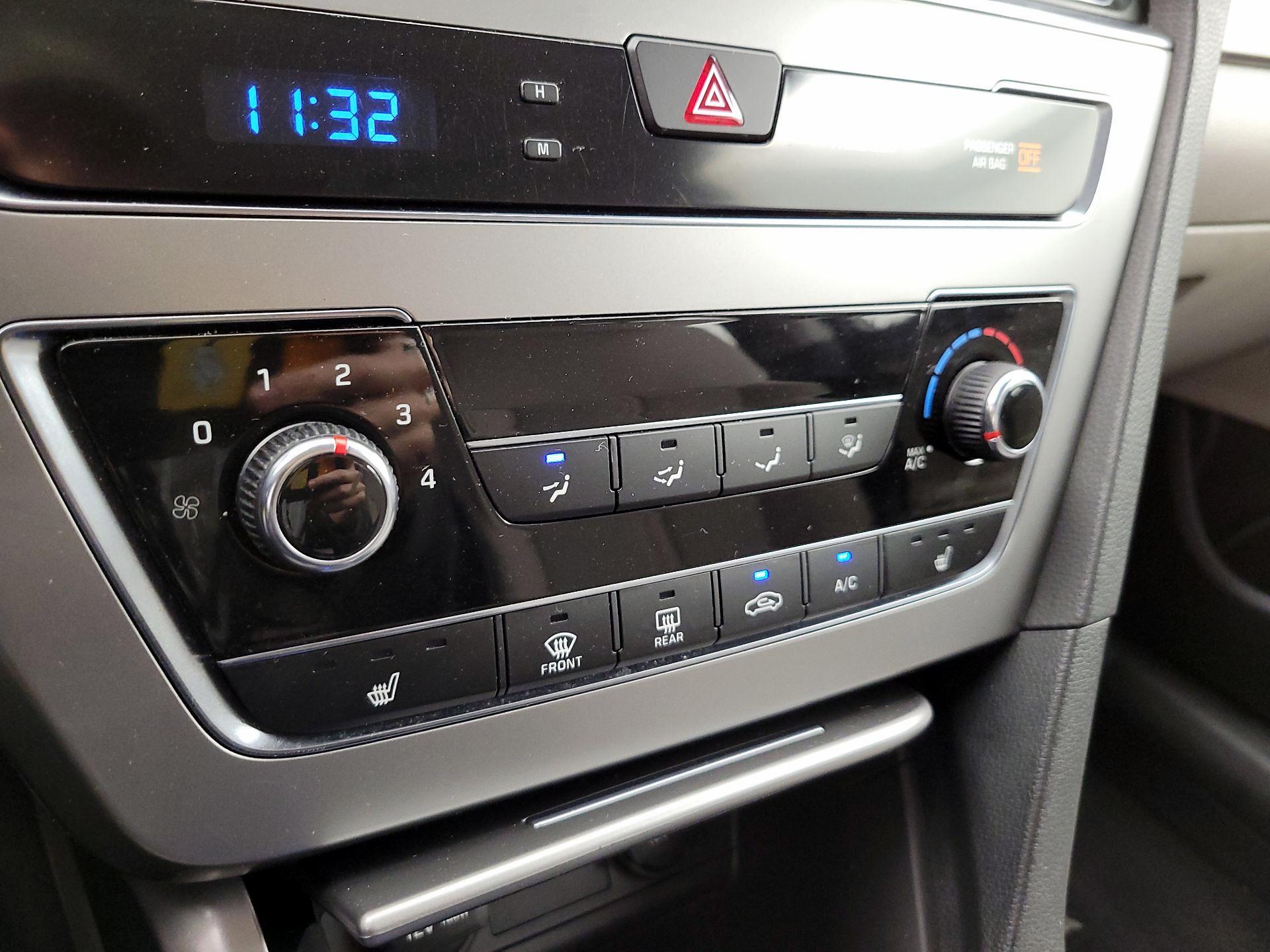 Thumbnail: 2015 Hyundai Sonata - 16