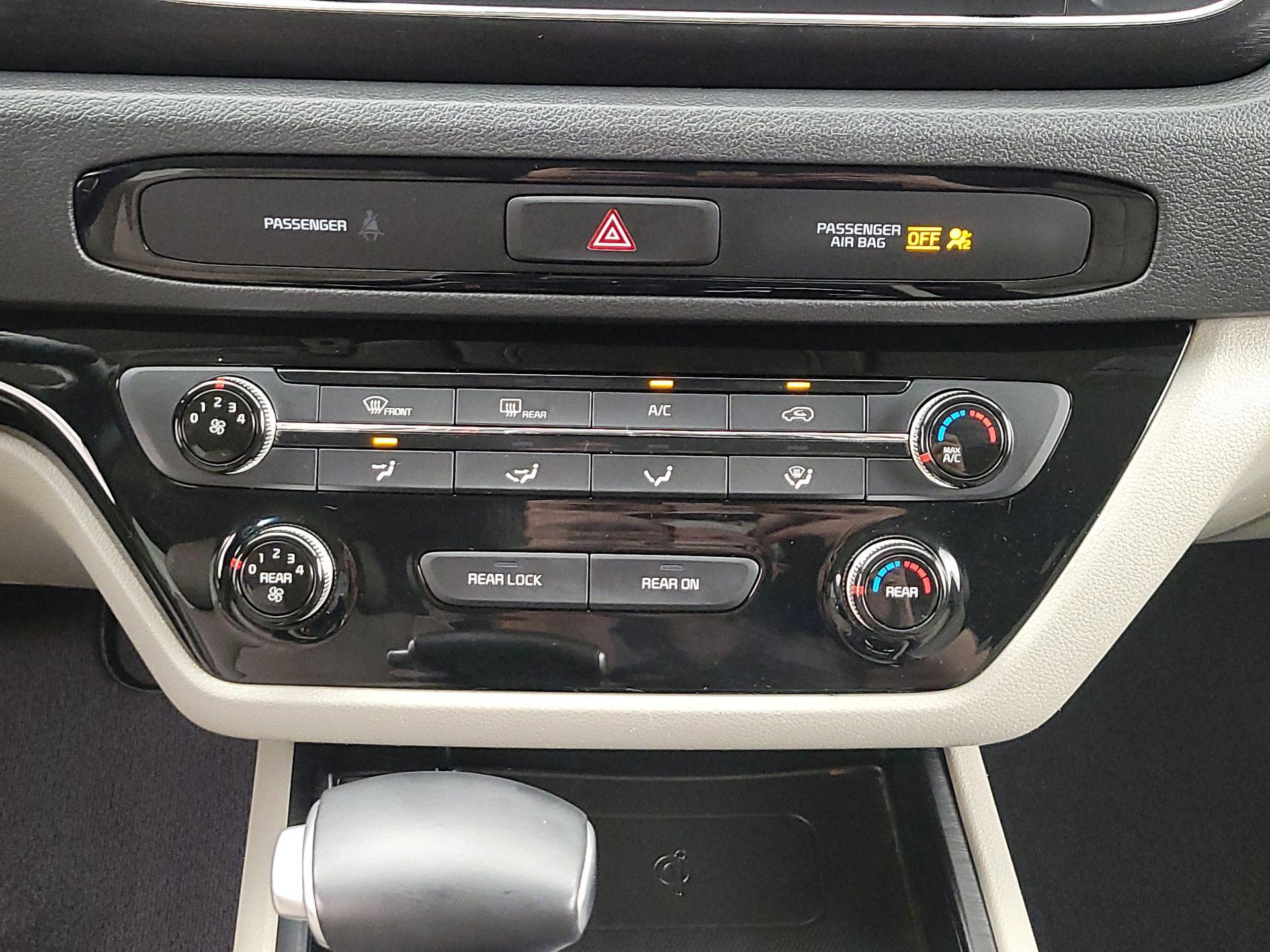 Thumbnail: 2019 Kia Sedona - 16