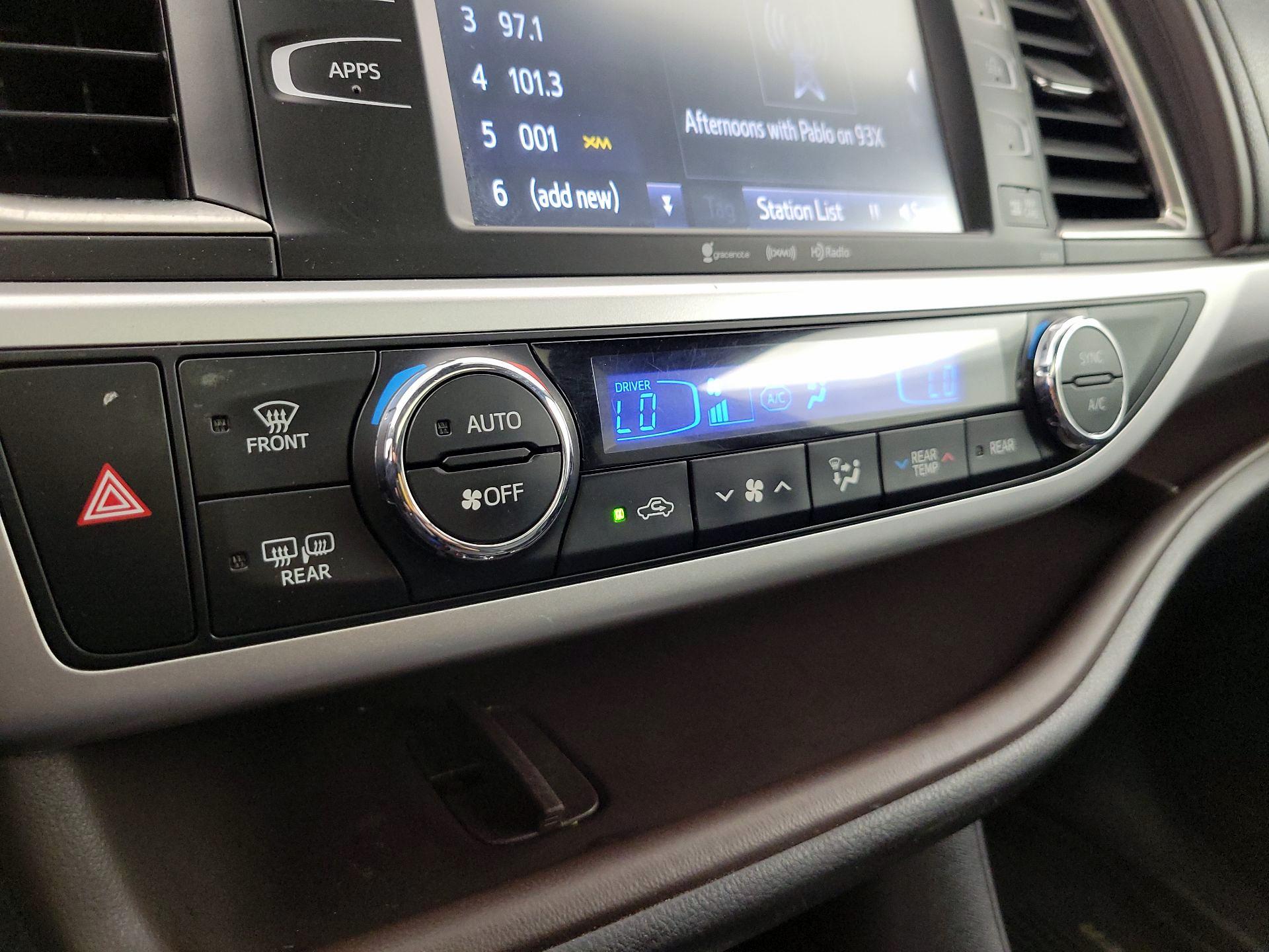 Thumbnail: 2019 Toyota Highlander - 17