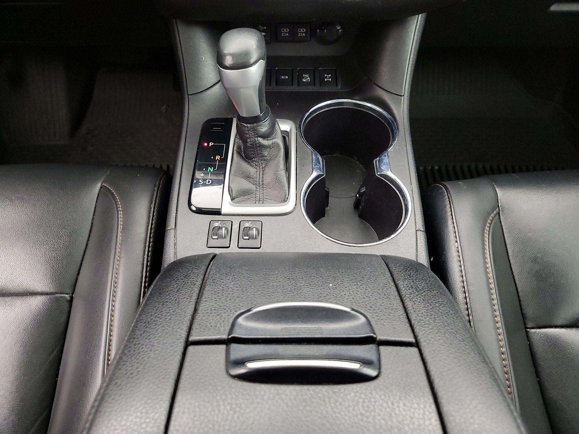 Thumbnail: 2019 Toyota Highlander - 18