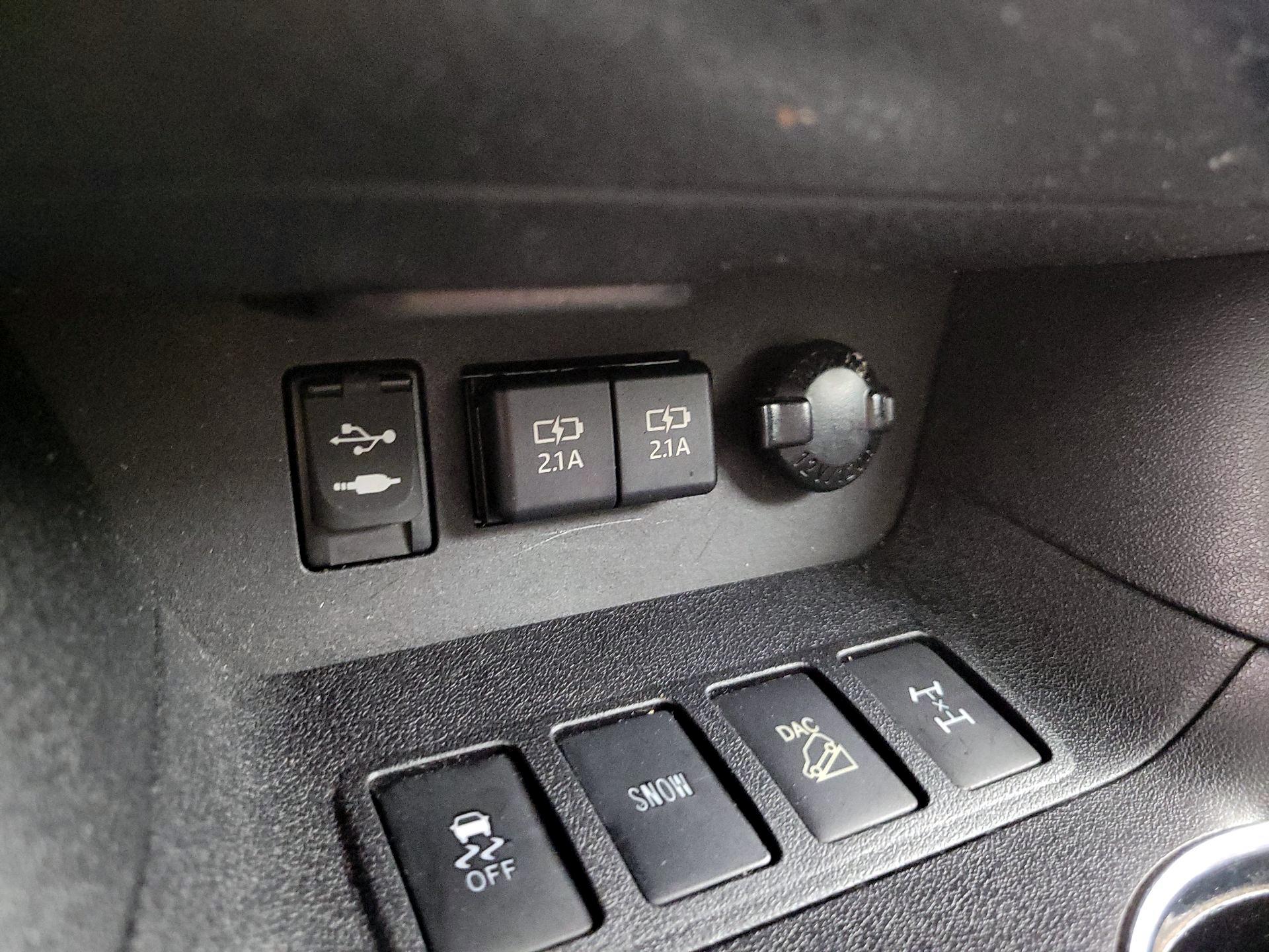 Thumbnail: 2019 Toyota Highlander - 19