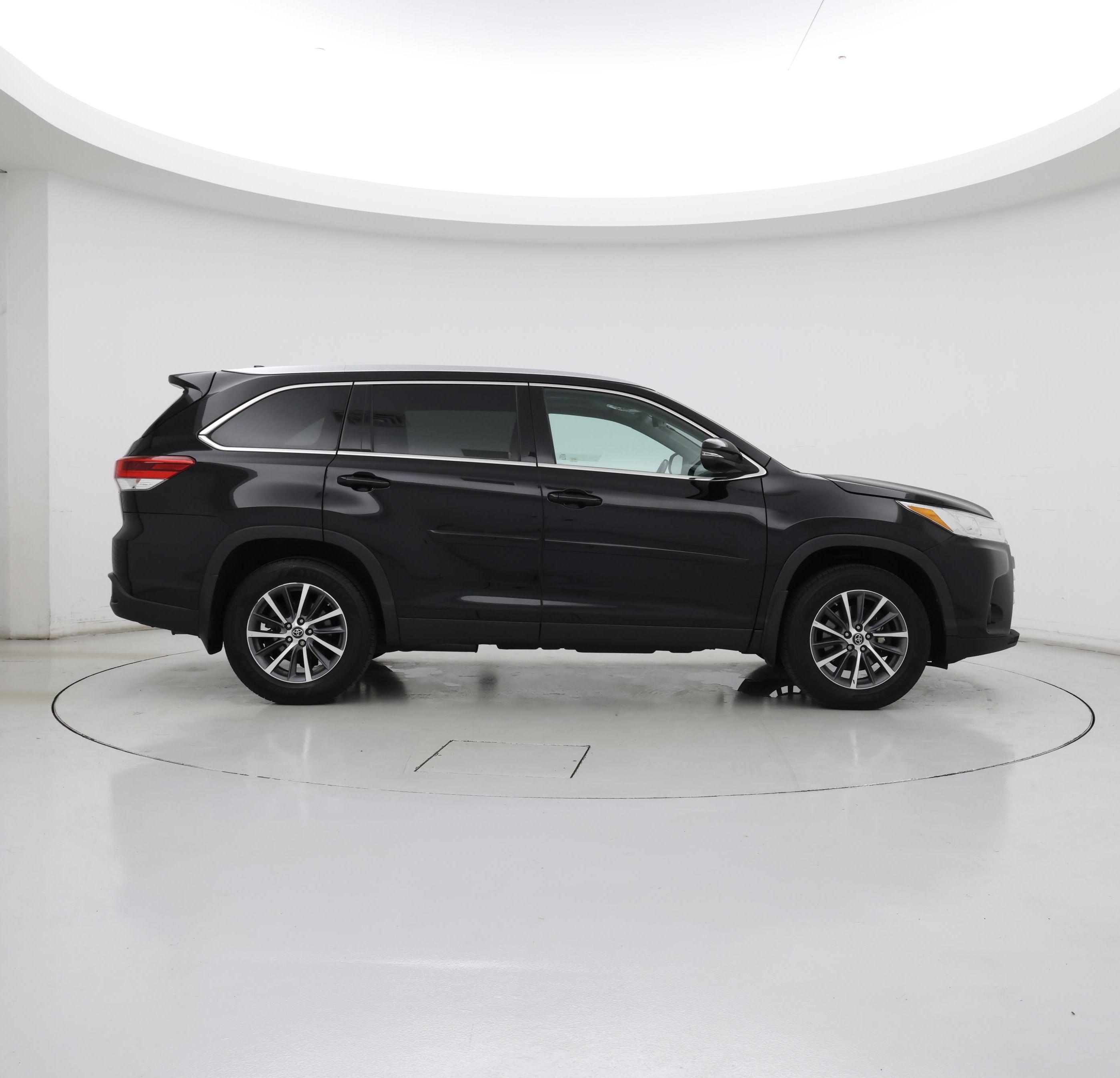 Thumbnail: 2019 Toyota Highlander - 7